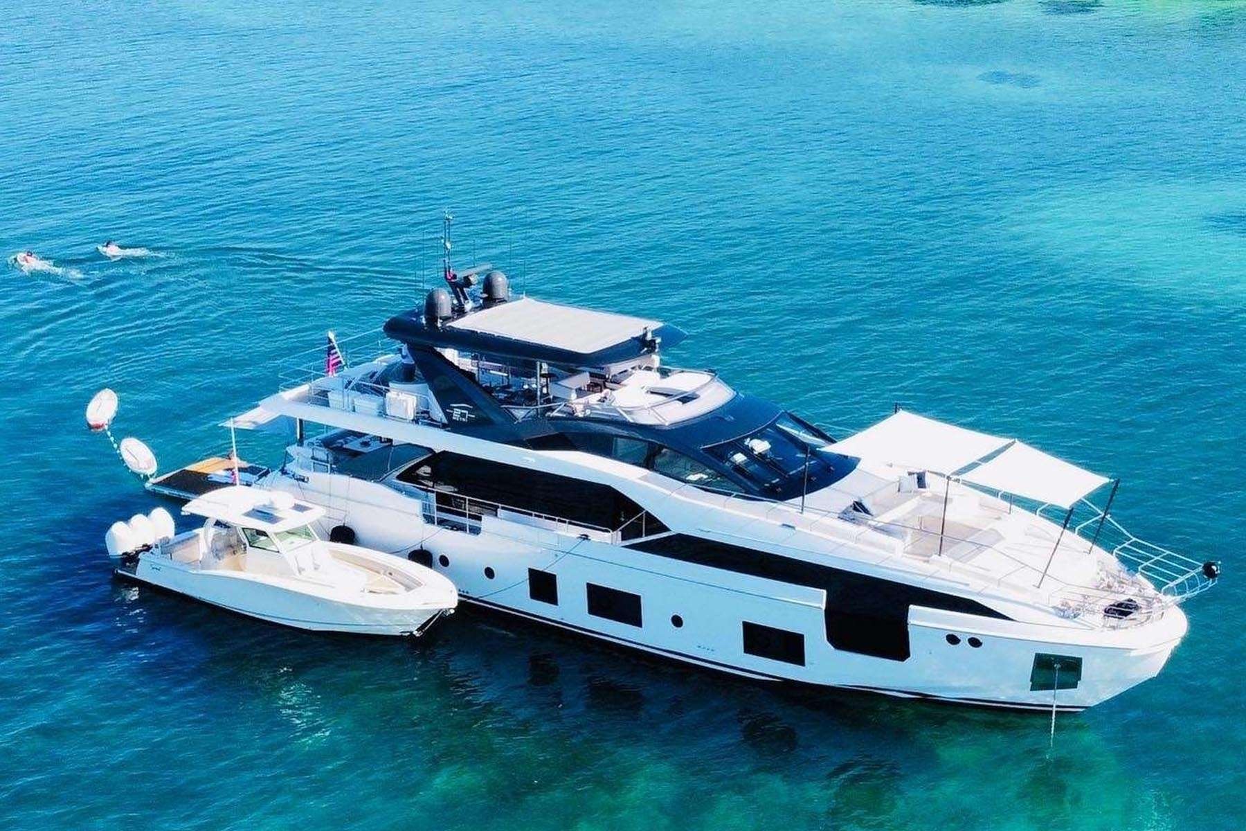 AZIMUT 88 — Azimut Motor Yacht, 26.82m, charter in Caribbean