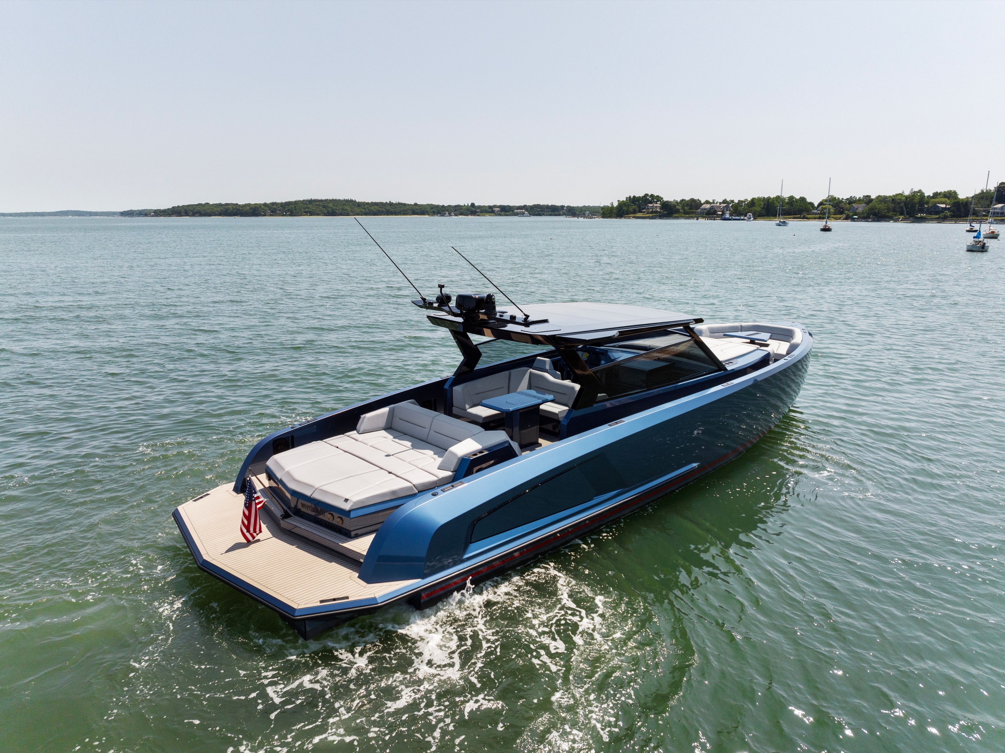 VANQUISH 52 — view 2