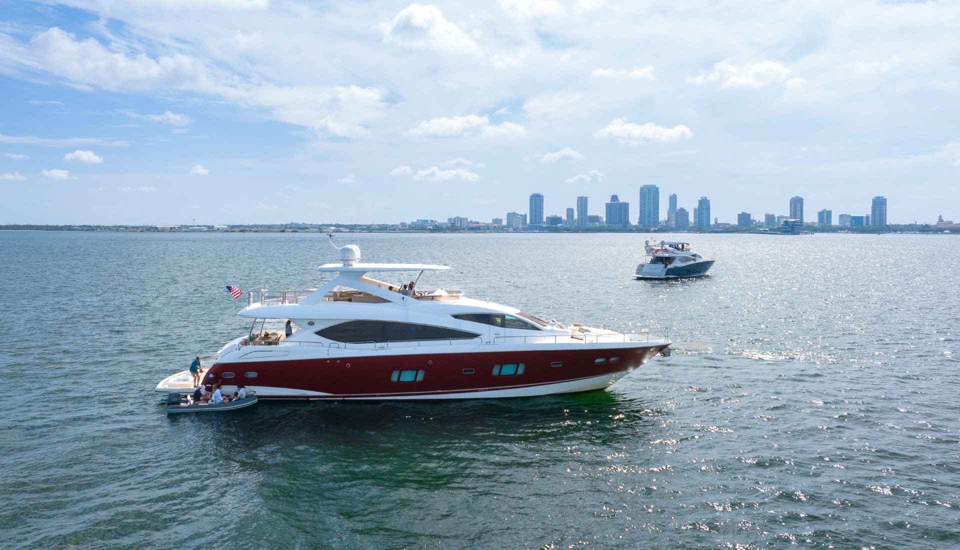 SUNSEEKER MANHATTAN 88 — Sunseeker Manhattan Motor Yacht, 26.82m, charter in East Coast United States