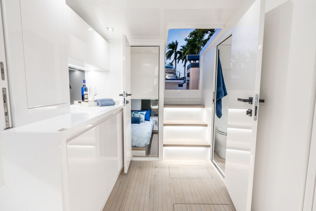 VANDUTCH 48 — view 2