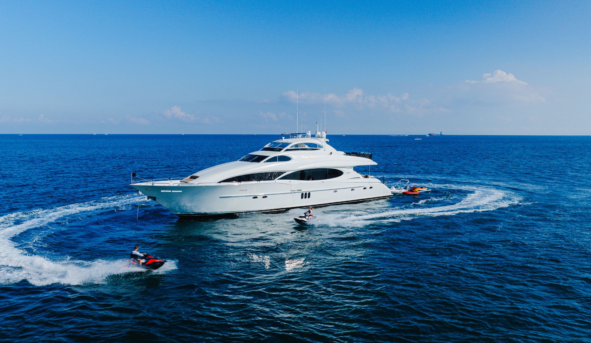 LAZZARA 110 — lazzara Motor Yacht, 33.53m, charter in East Coast United States
