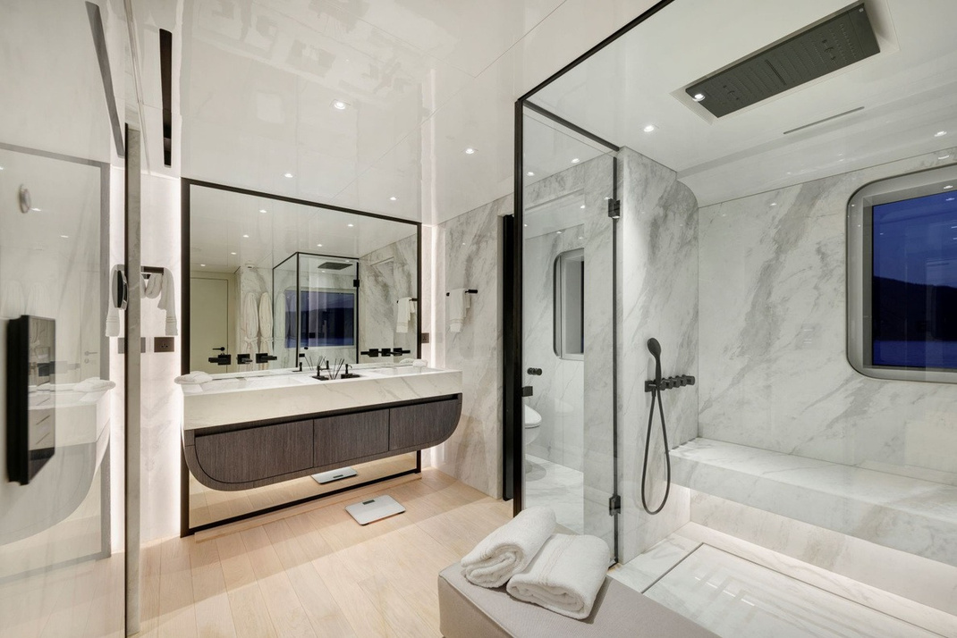 LEGASEA — Marble guest bathroom