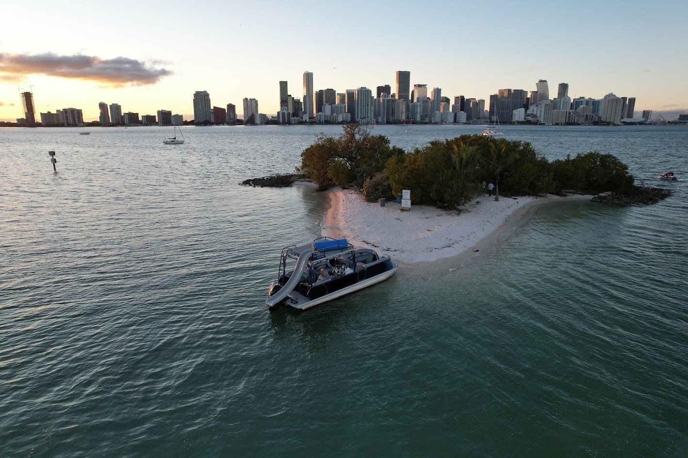 PONTOON BOAT IN MIAMI 30 in East Coast United States — view 5