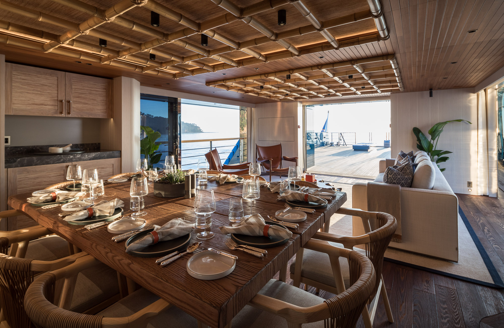 KING BENJI — Main salon dining
