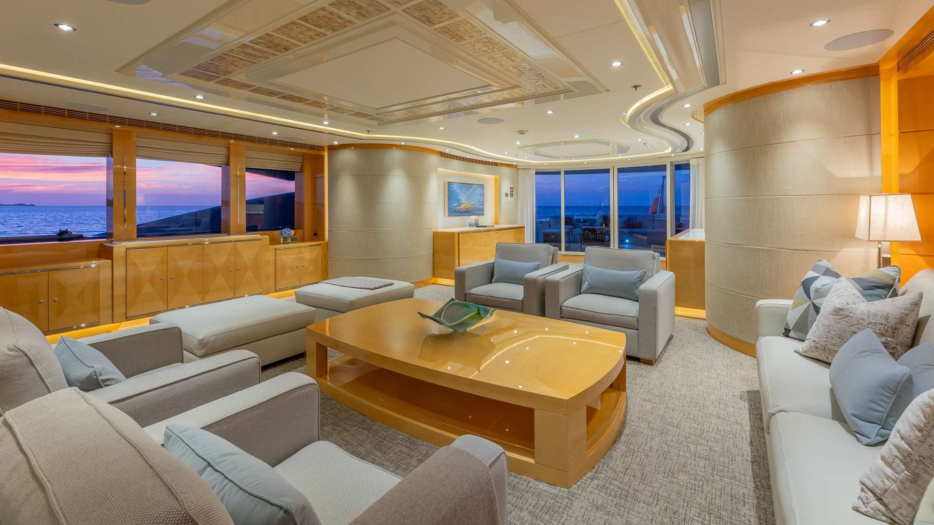 HEESEN 180 in Caribbean — view 4