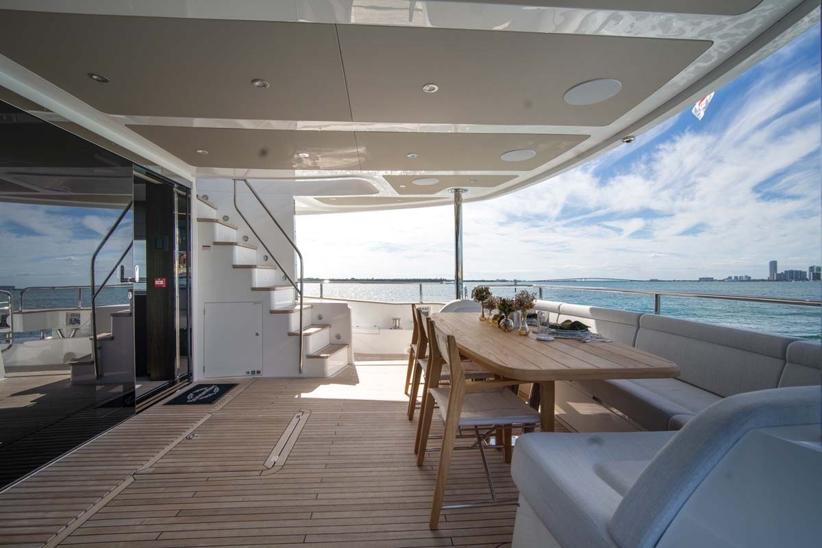 SUNSEEKER 92 in Caribbean — view 3
