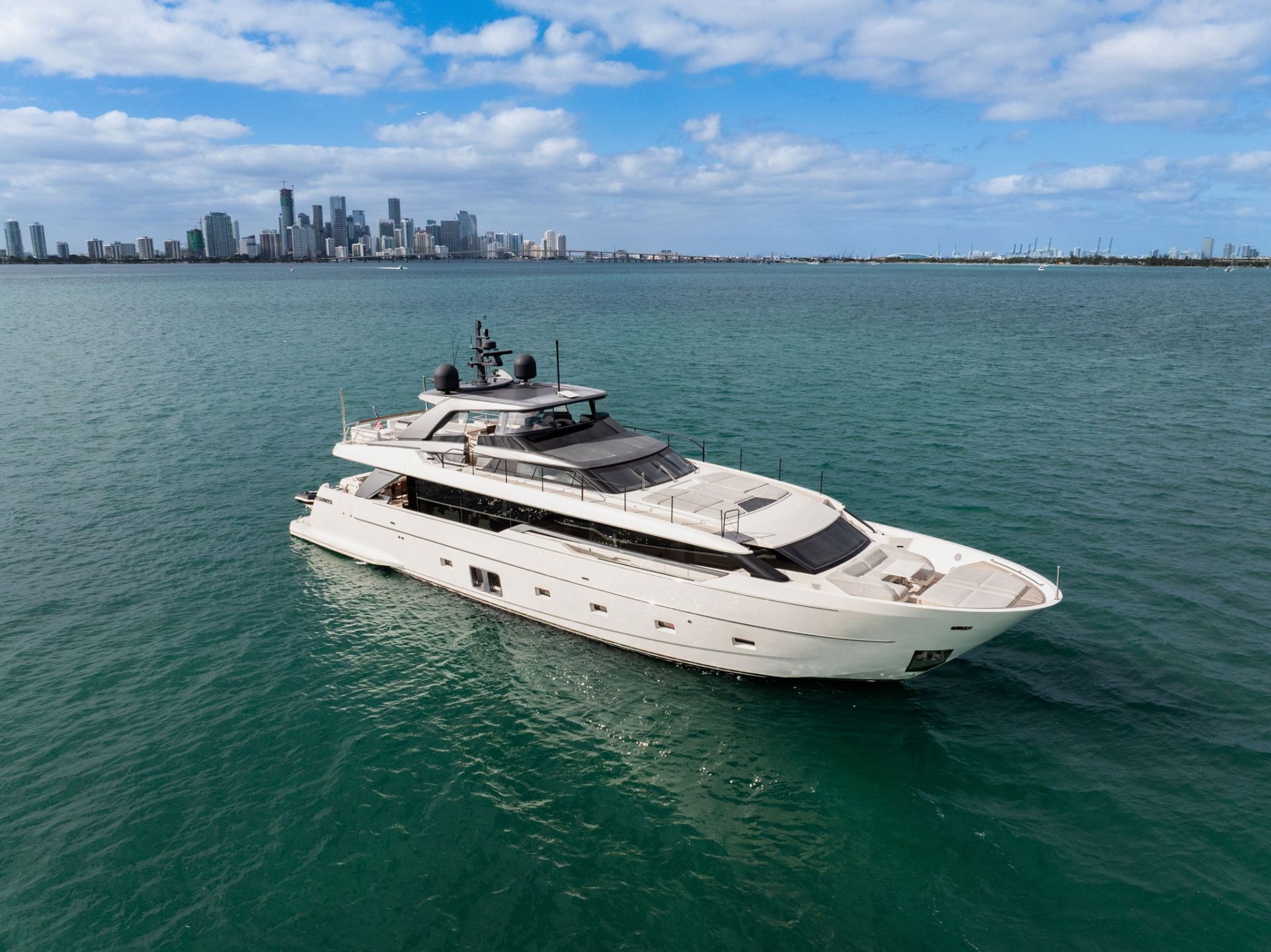 SAN LORENZO 96 — San Lorenzo Motor Yacht, 29.26m, charter in East Coast United States