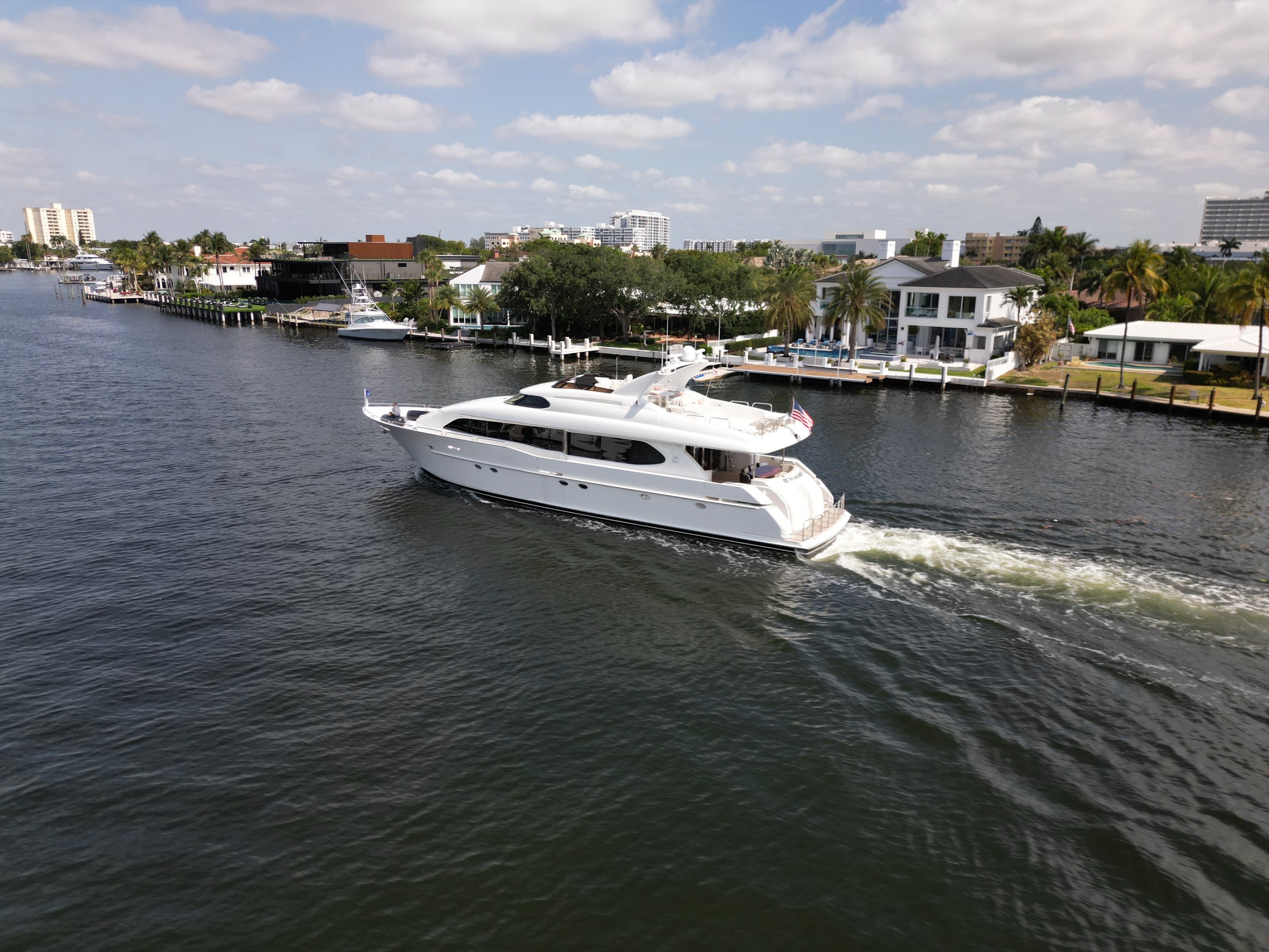 94FT LUXURY YACHT BIMINI GETAWAY 94 in East Coast United States — view 2