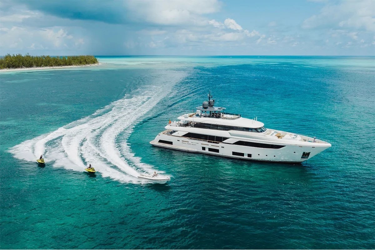 FERRETTI CUSTOM LINE 121 — Ferretti Custom Line Motor Yacht, 36.88m, charter in East Coast United States