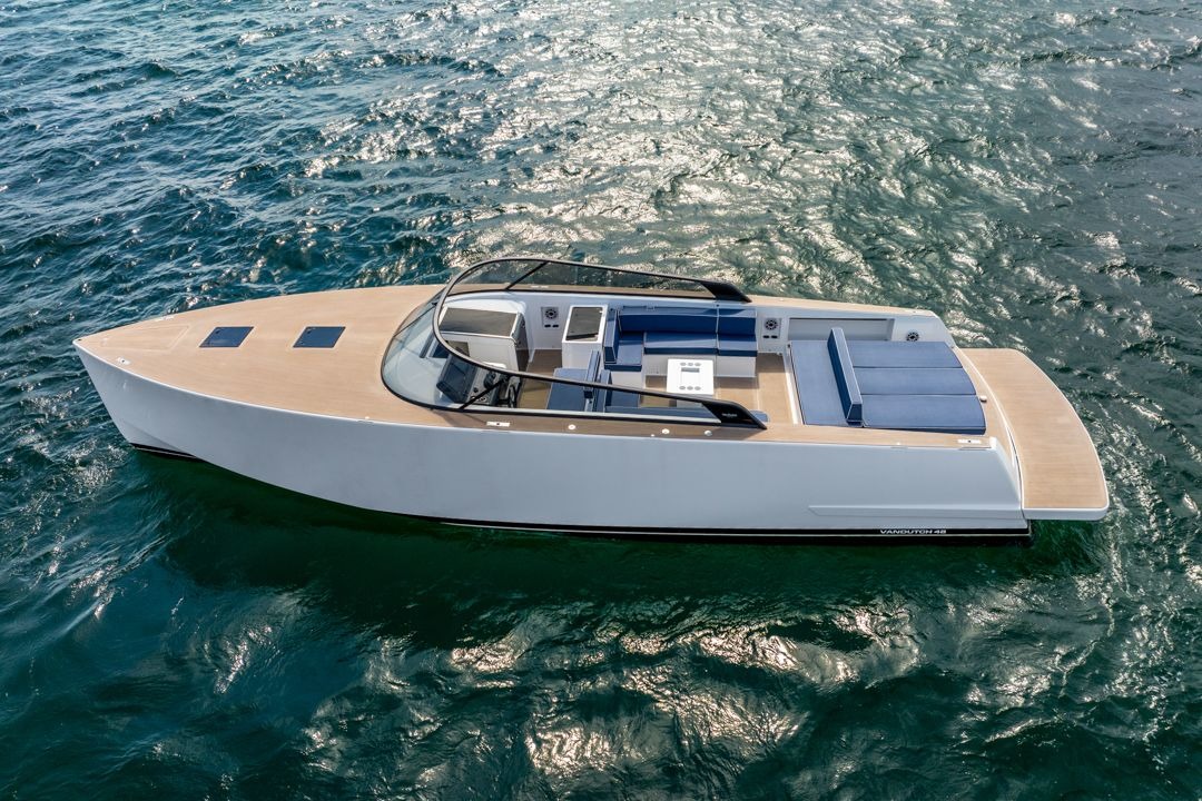VANDUTCH 48 — Vandutch Motor Yacht, 14.63m, charter in East Coast United States