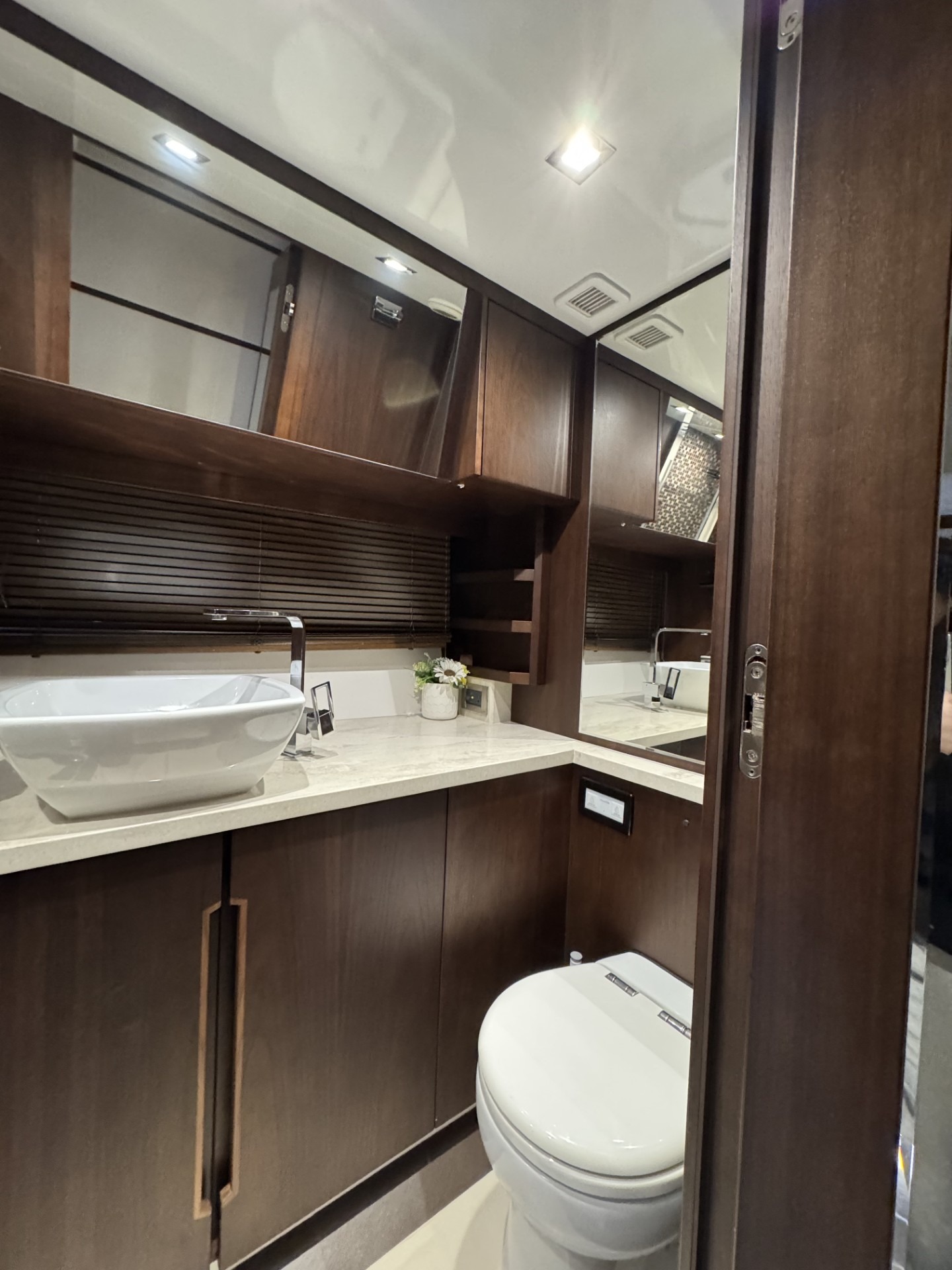 GALEON 560 SKY 56 in East Coast United States — view 8