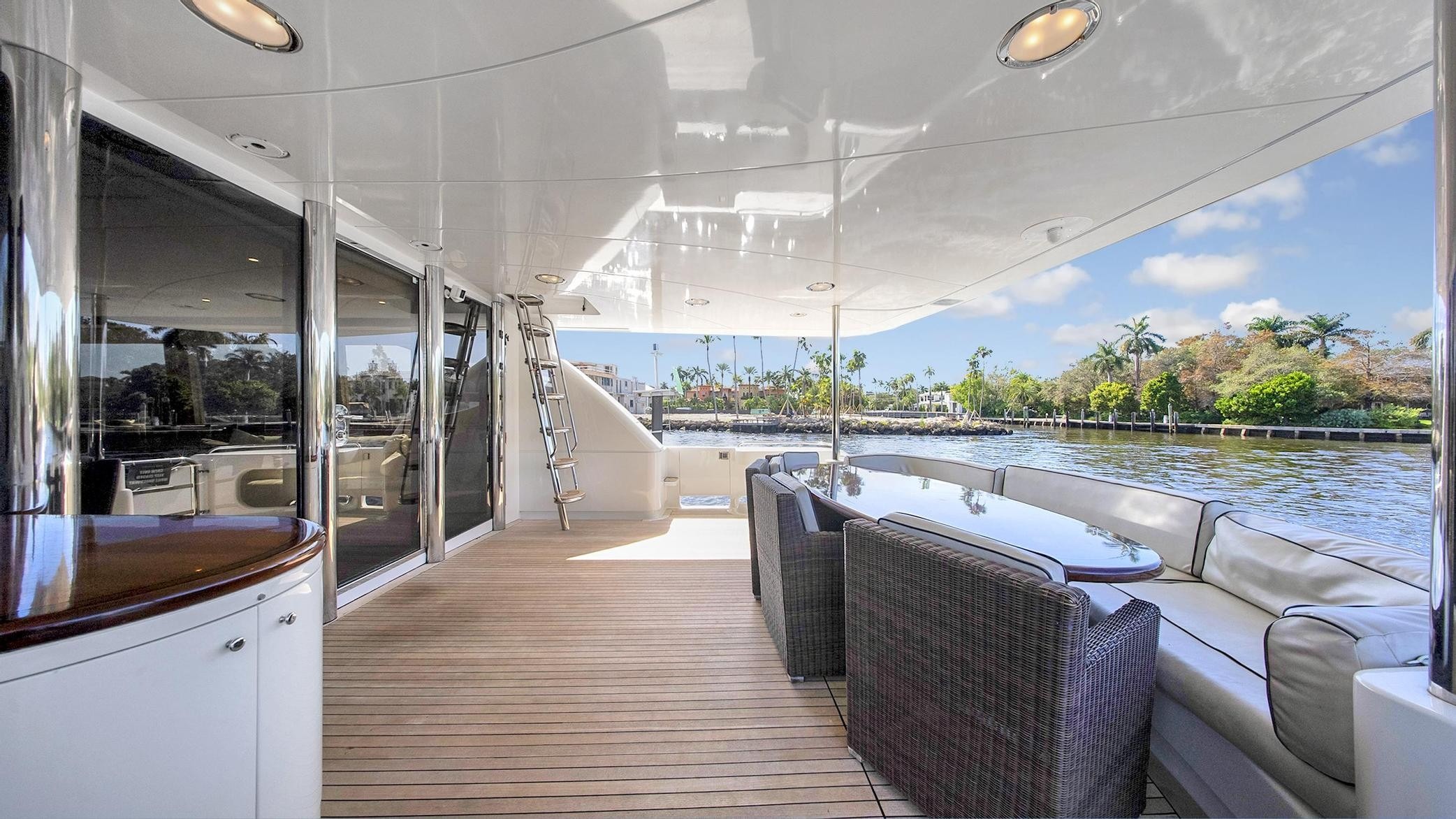 94FT LUXURY YACHT BIMINI GETAWAY 94 in East Coast United States — view 7