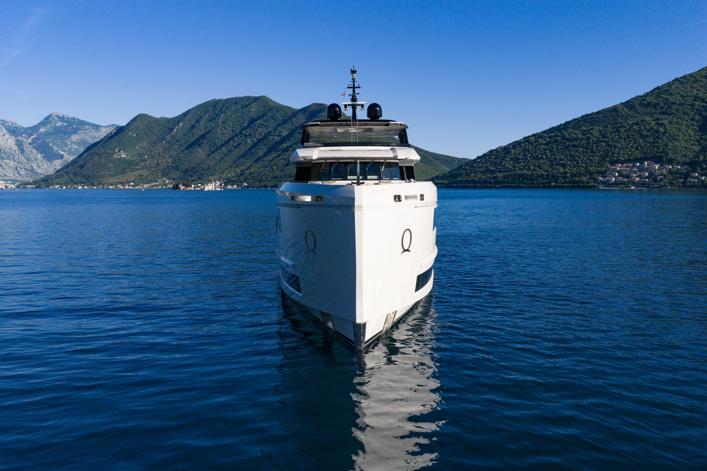 Bow-on view of AQUARIUS at rest in flat water