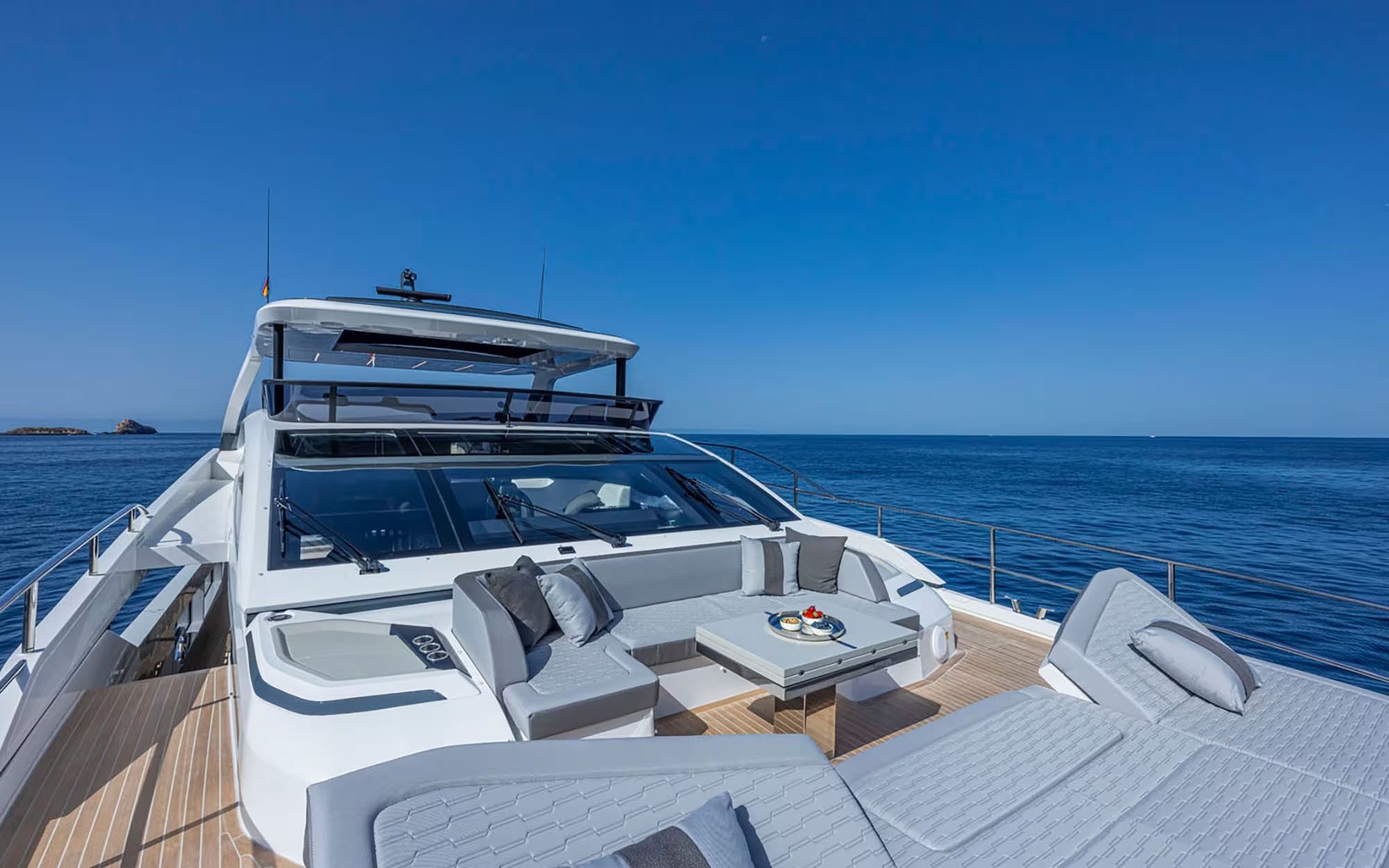 PEARL 83 in Caribbean — view 2
