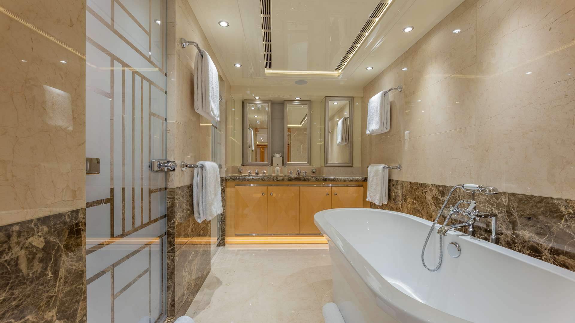 HEESEN 180 in Caribbean — view 12