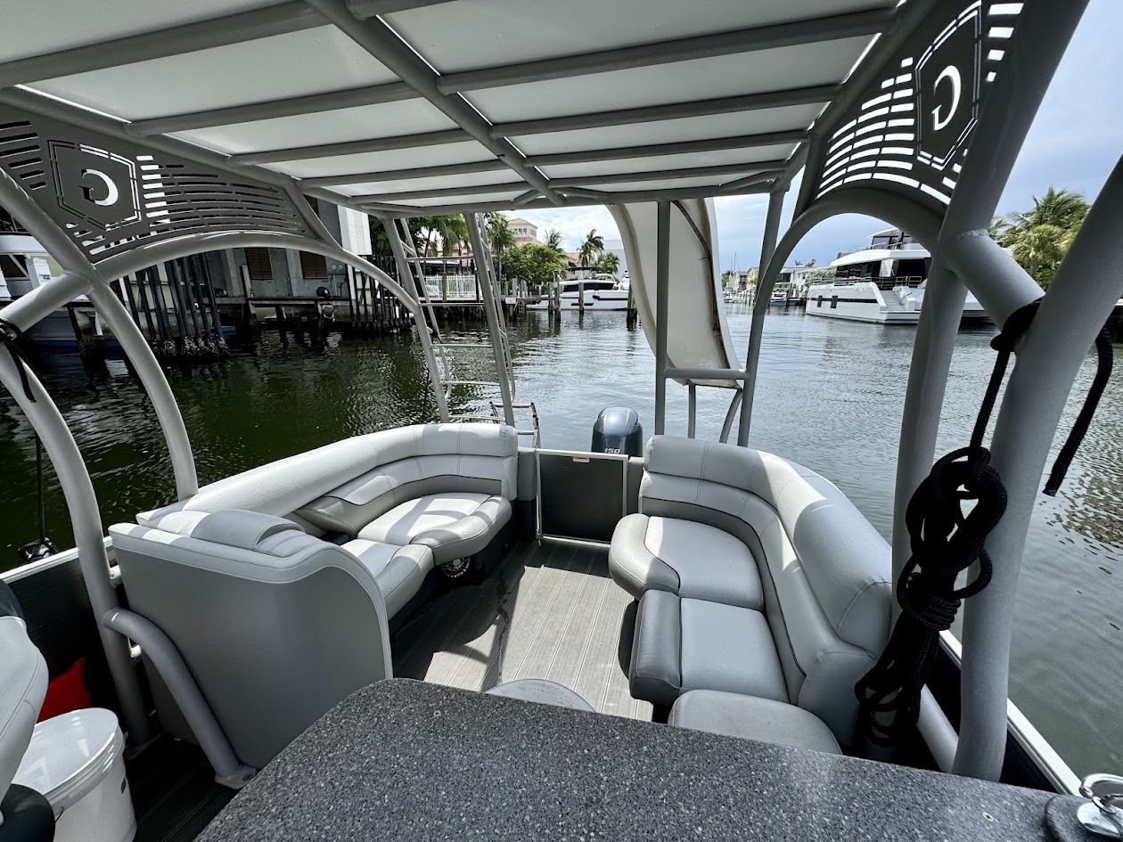 PONTOON BOAT IN FORT LAUDERDALE 27 in East Coast United States — view 5