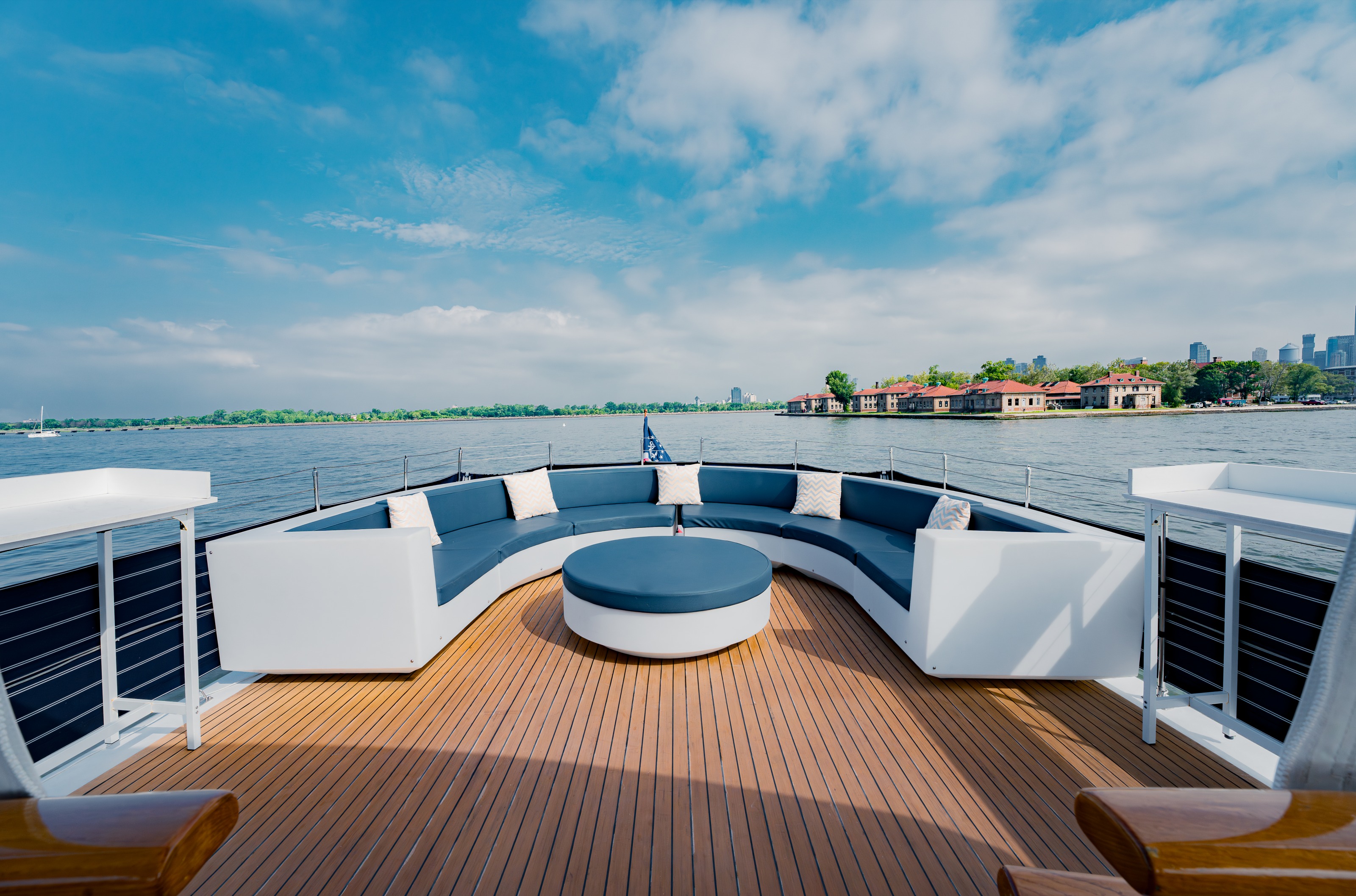 CRISS CRAFT 85 in East Coast United States — view 4