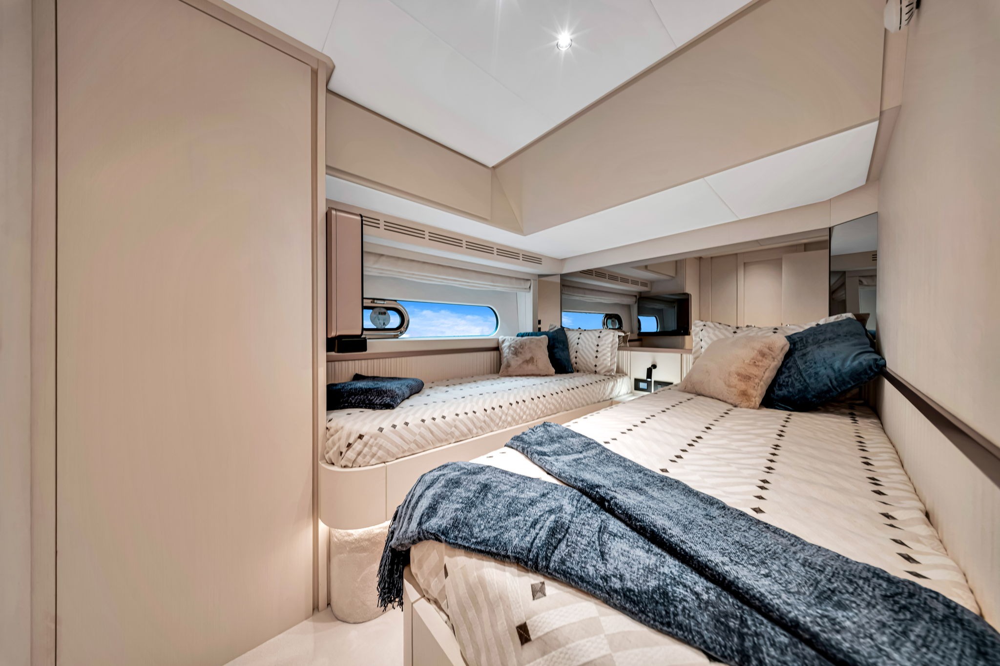 AZIMUT 68 in East Coast United States — view 6