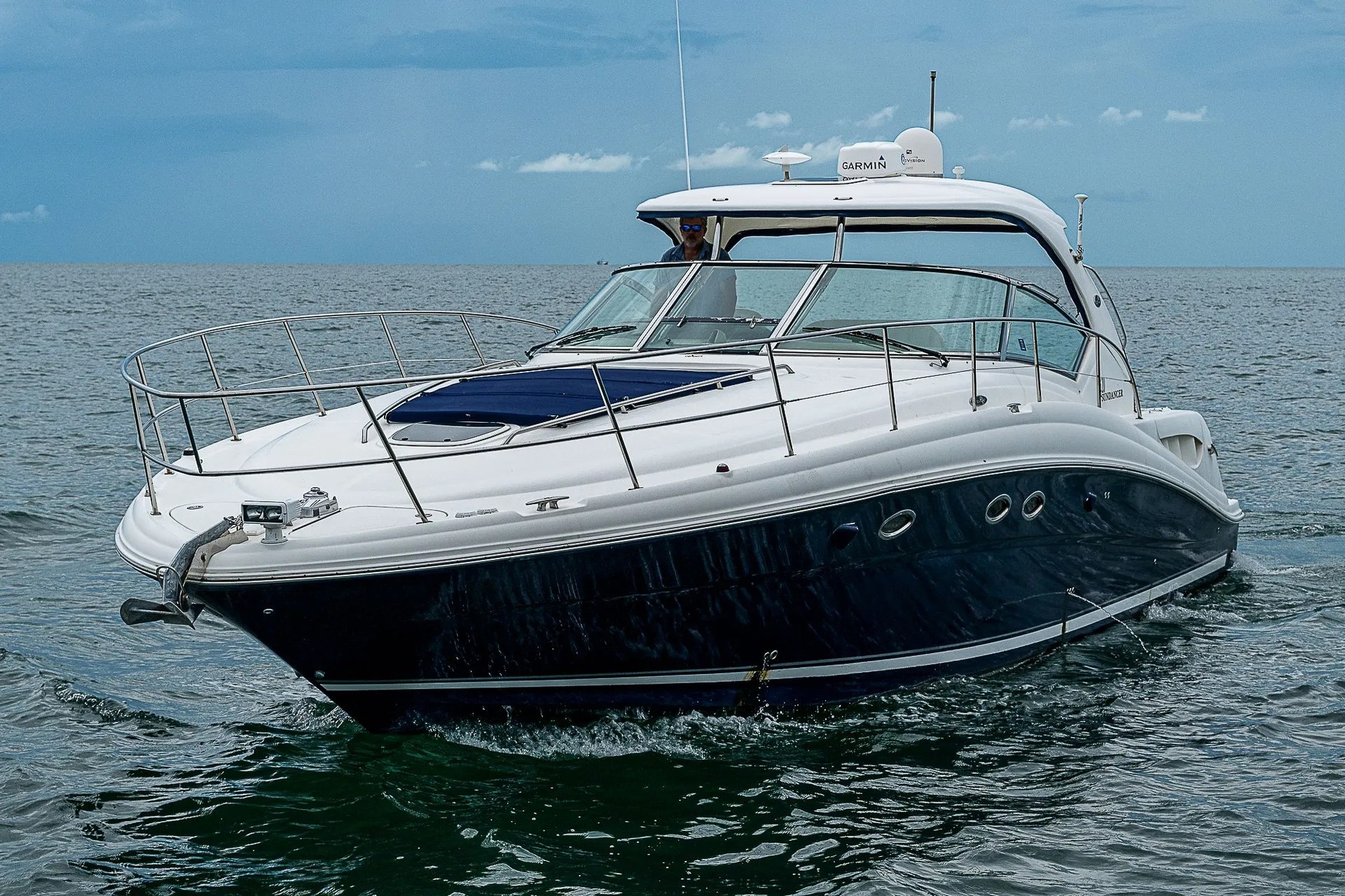 SEA RAY 46 14.02m Sea Ray luxury charter yacht in East Coast United States