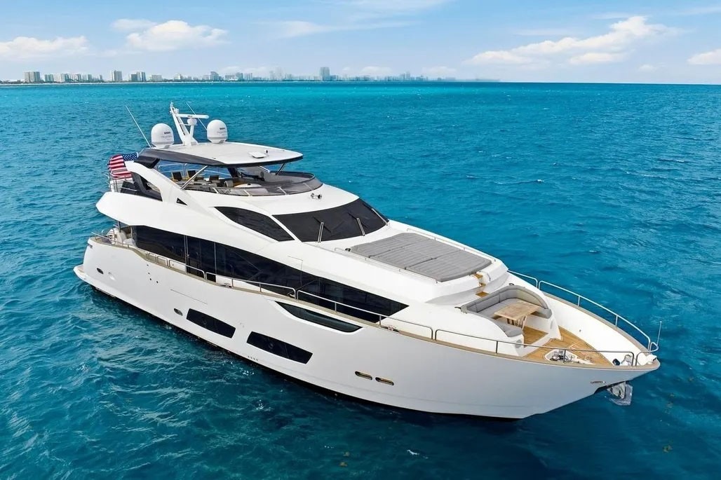 SUNSEEKER 95 — Sunseeker Motor Yacht, 28.96m, charter in East Coast United States
