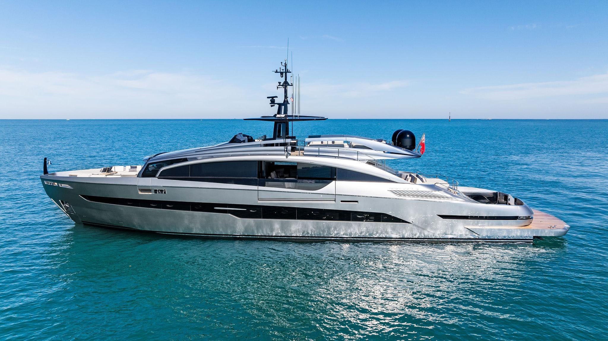 PERSHING 118 — Pershing Motor Yacht, 35.97m, charter in East Coast United States