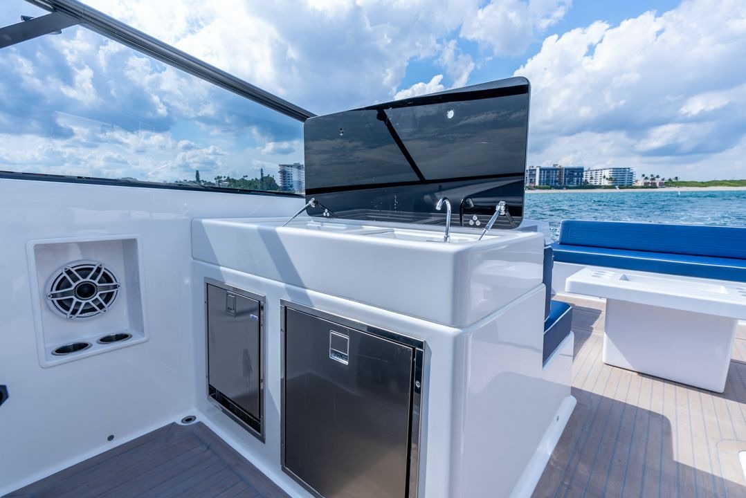 VANDUTCH 48 in East Coast United States — view 8