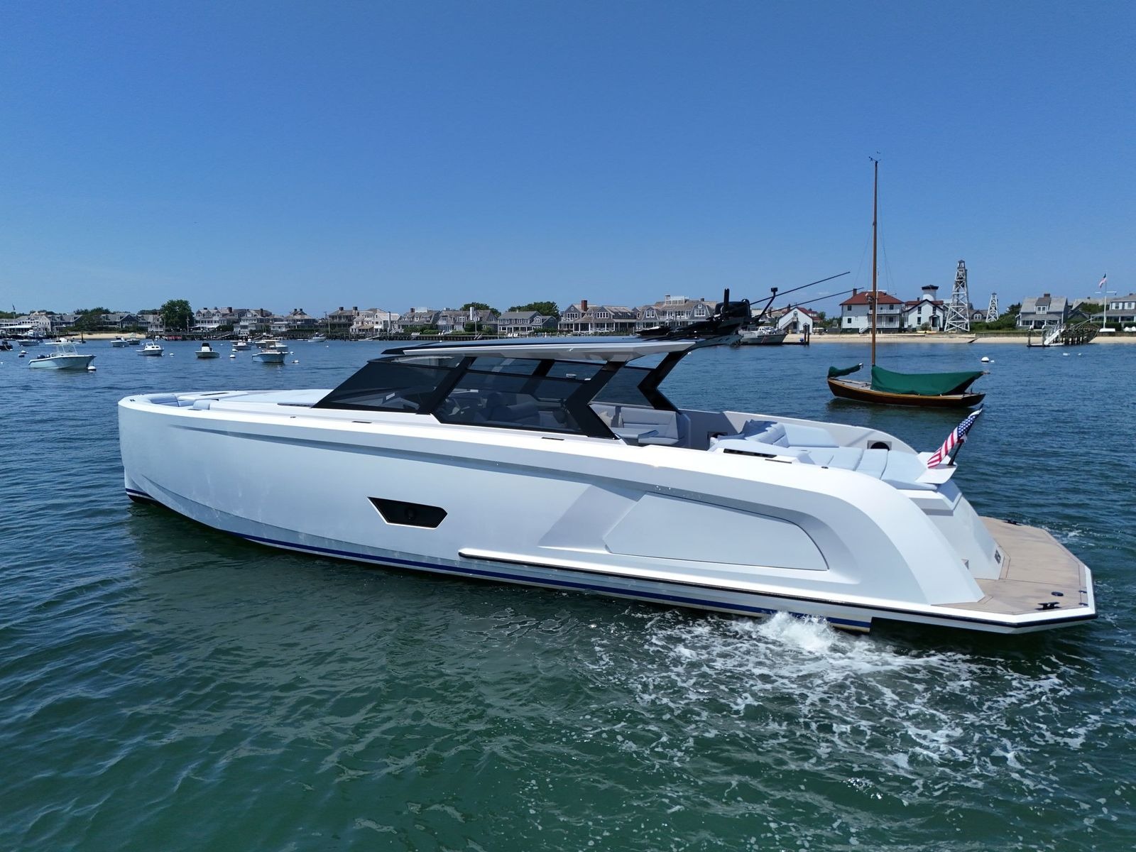 VANQUISH 58 — view 4