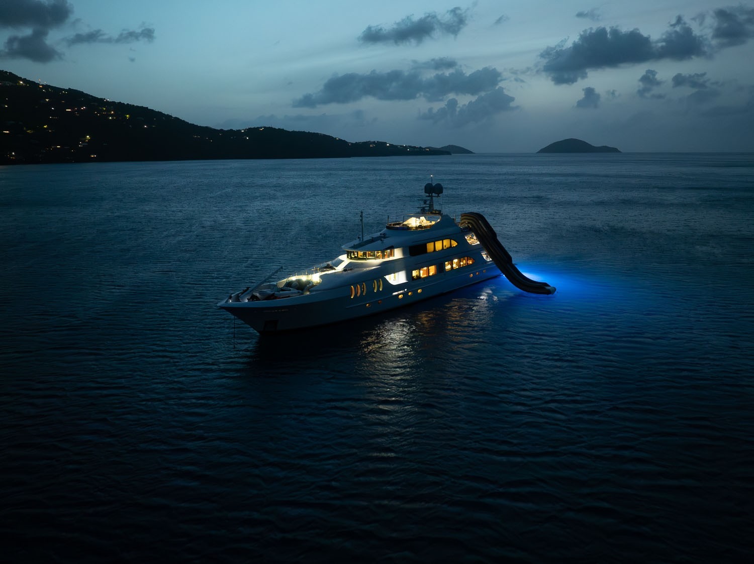 ARES MARINE 141 in Caribbean — view 2