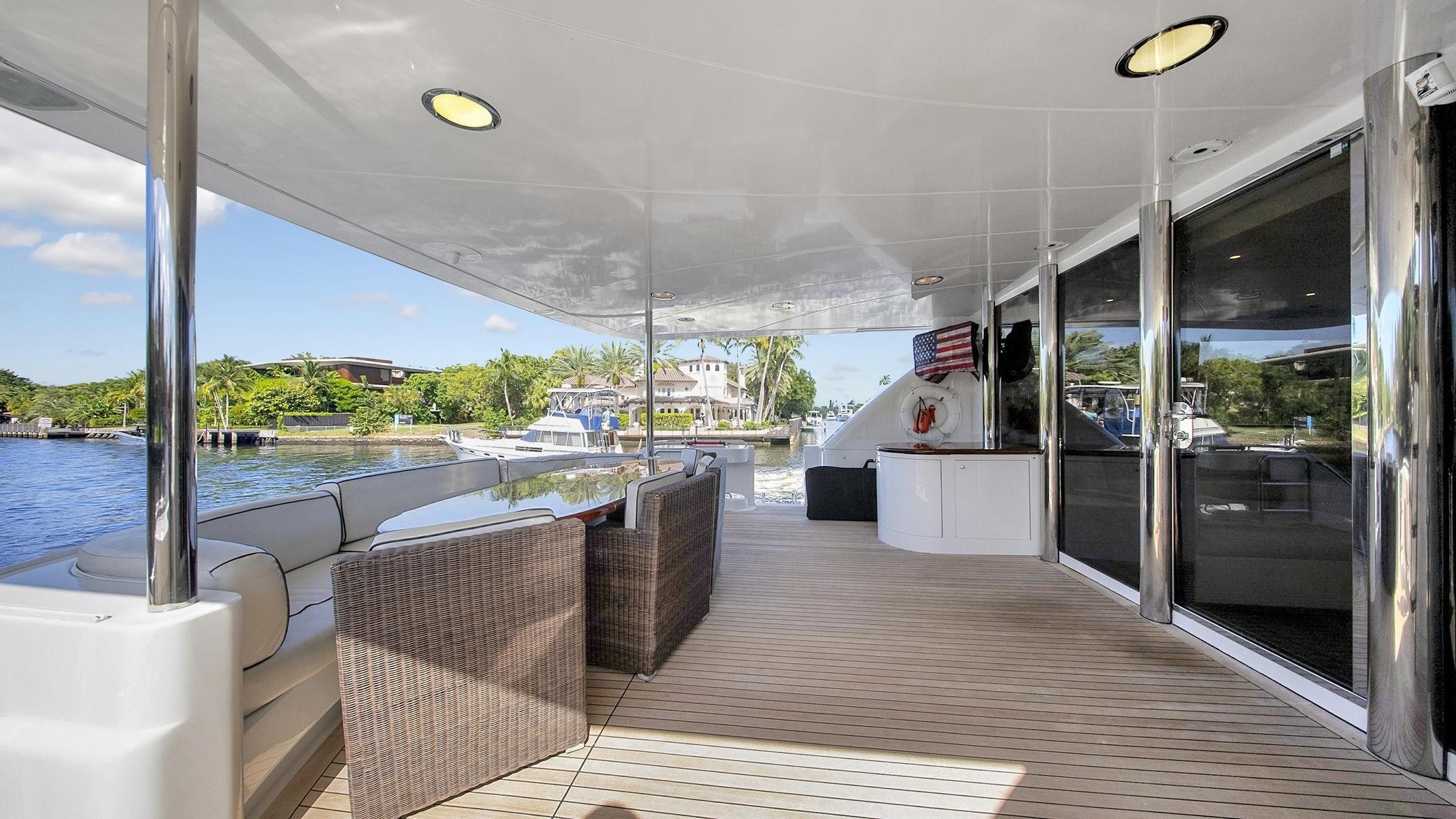 94FT LUXURY YACHT BIMINI GETAWAY 94 in East Coast United States — view 8