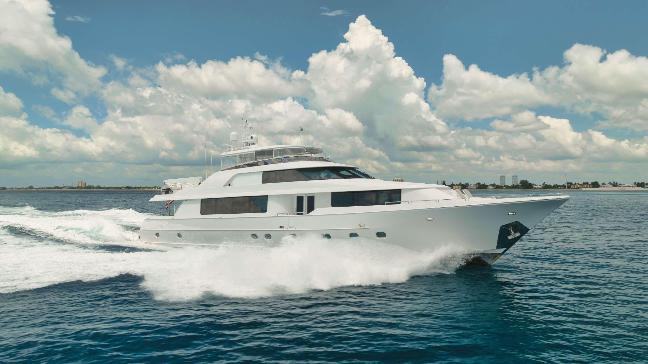 WESTPORT 112 — Westport Motor Yacht, 34.14m, charter in East Coast United States