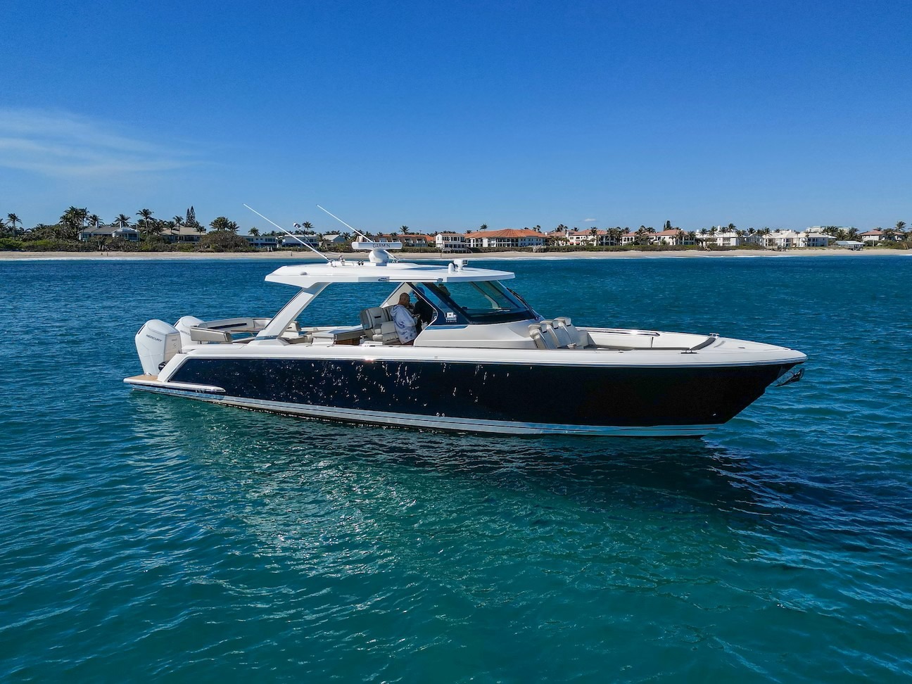 TIARA 43 — Tiara Motor Yacht, 13.11m, charter in East Coast United States