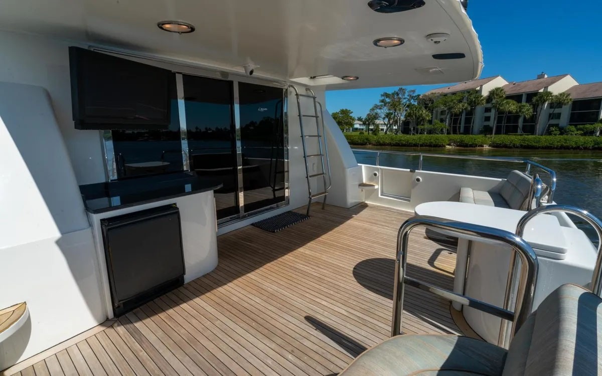 LAZZARA SKY LOUNGE 80 in East Coast United States — view 3