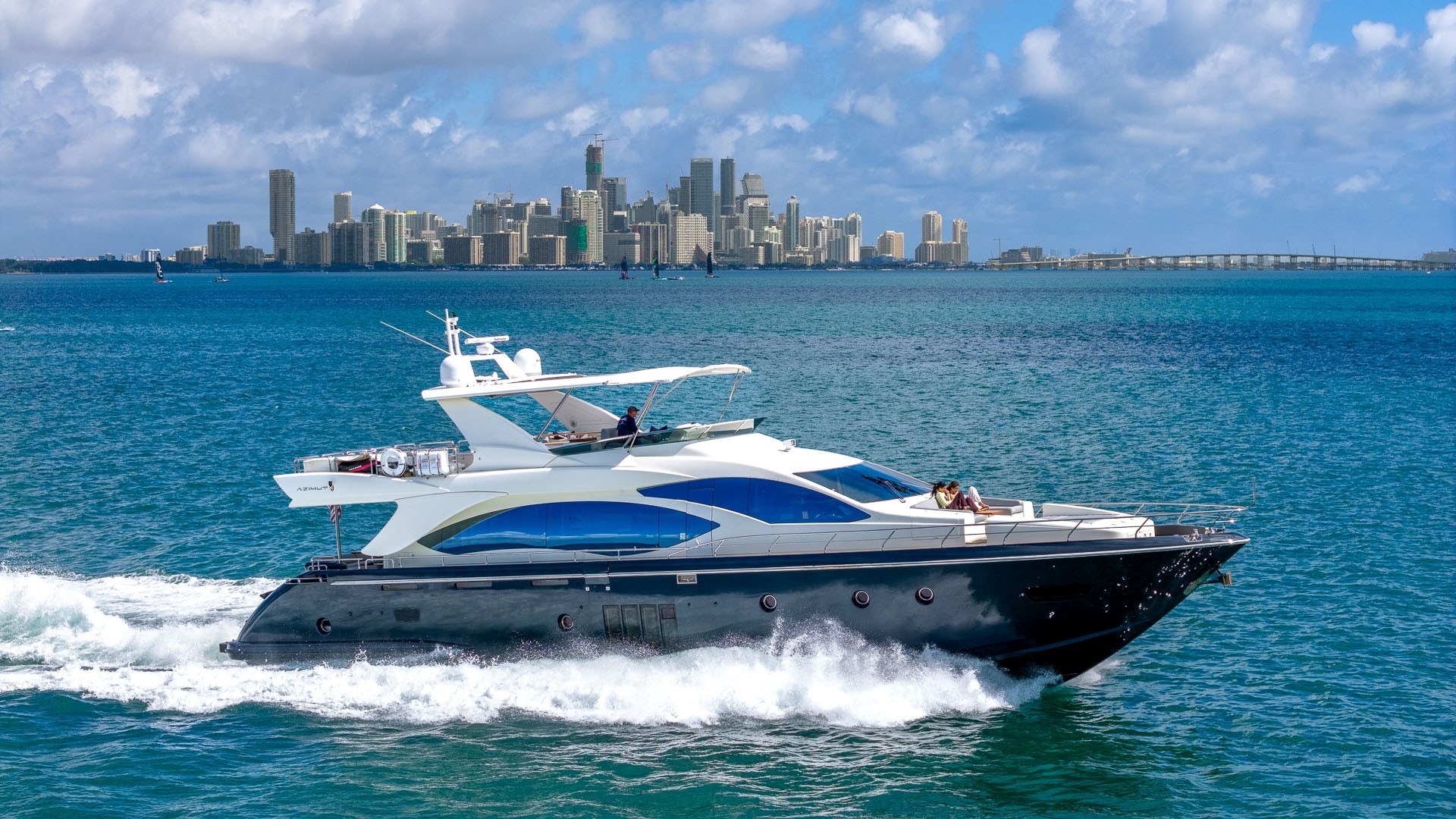 AZIMUT 88 — Azimut Motor Yacht, 26.82m, charter in East Coast United States