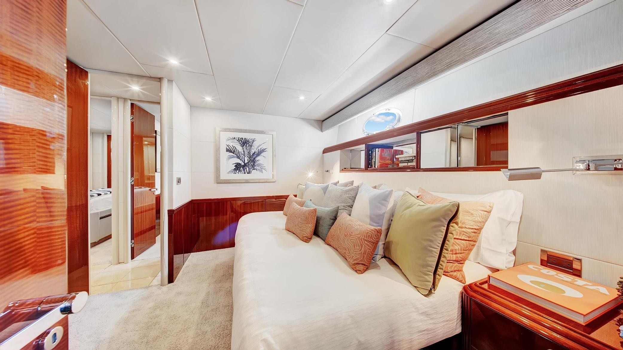 94FT LUXURY YACHT BIMINI GETAWAY 94 in East Coast United States — view 6