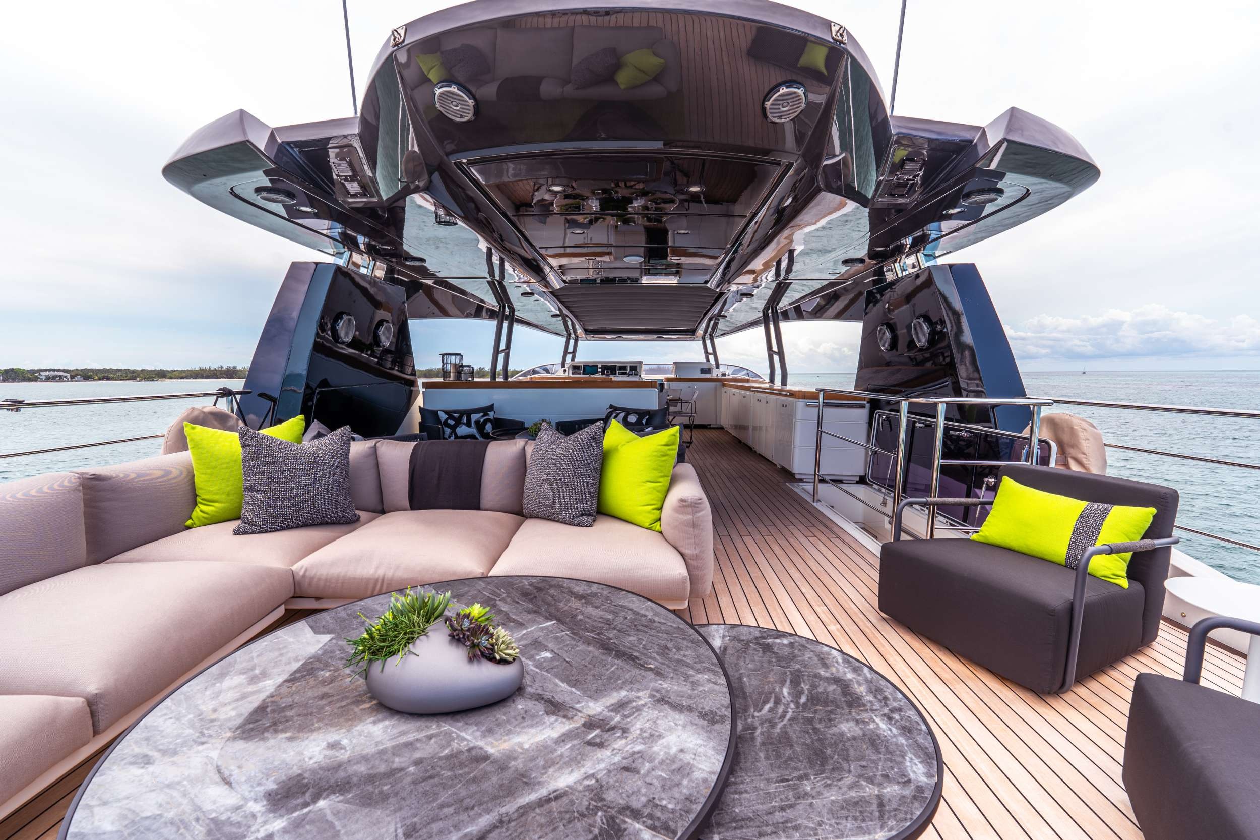 MONTE CARLO 105 in Caribbean — view 3
