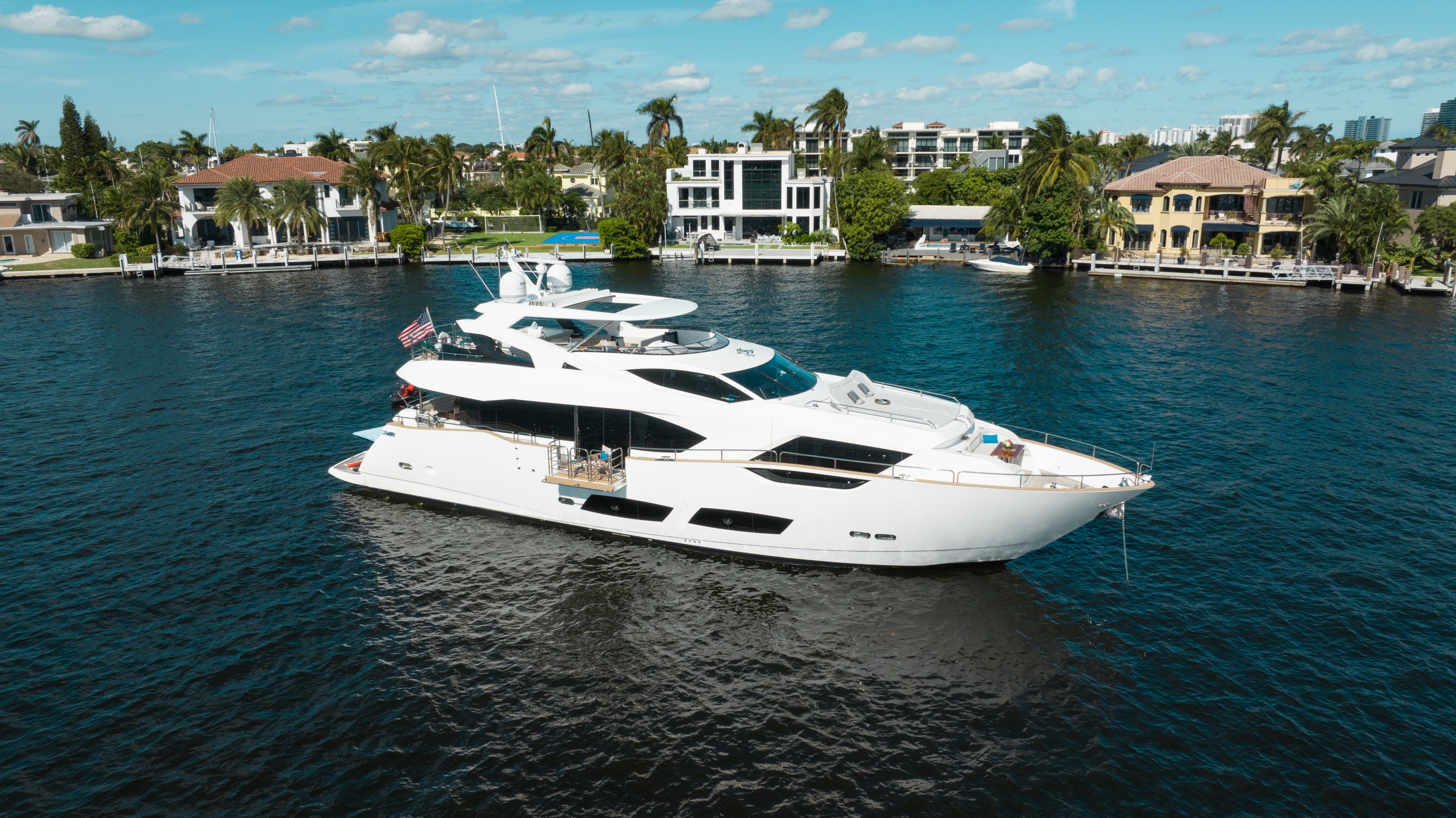 SUNSEEKER 95 — Sunseeker Motor Yacht, 28.96m, charter in East Coast United States