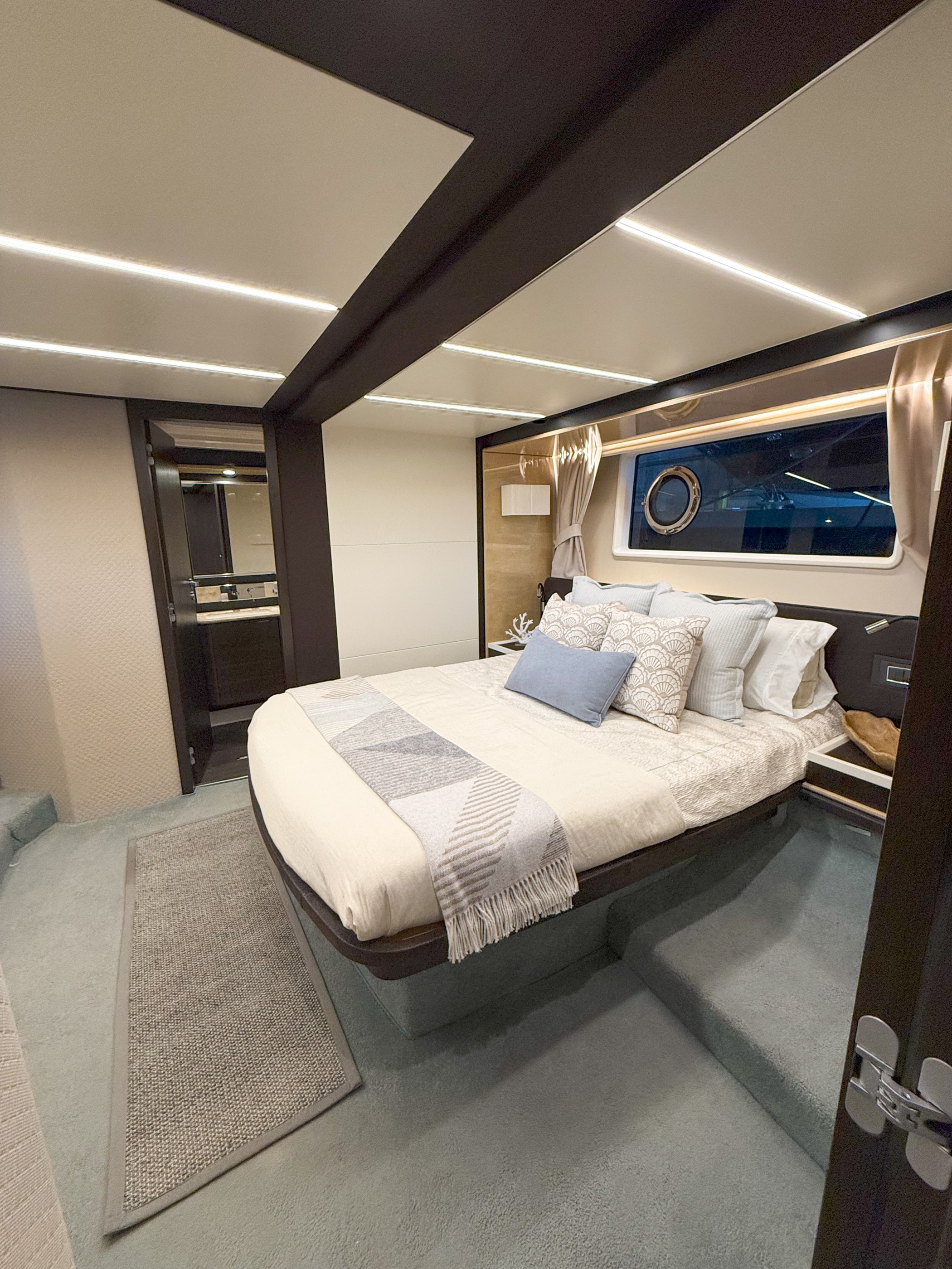 AZIMUT 68 in East Coast United States — view 5