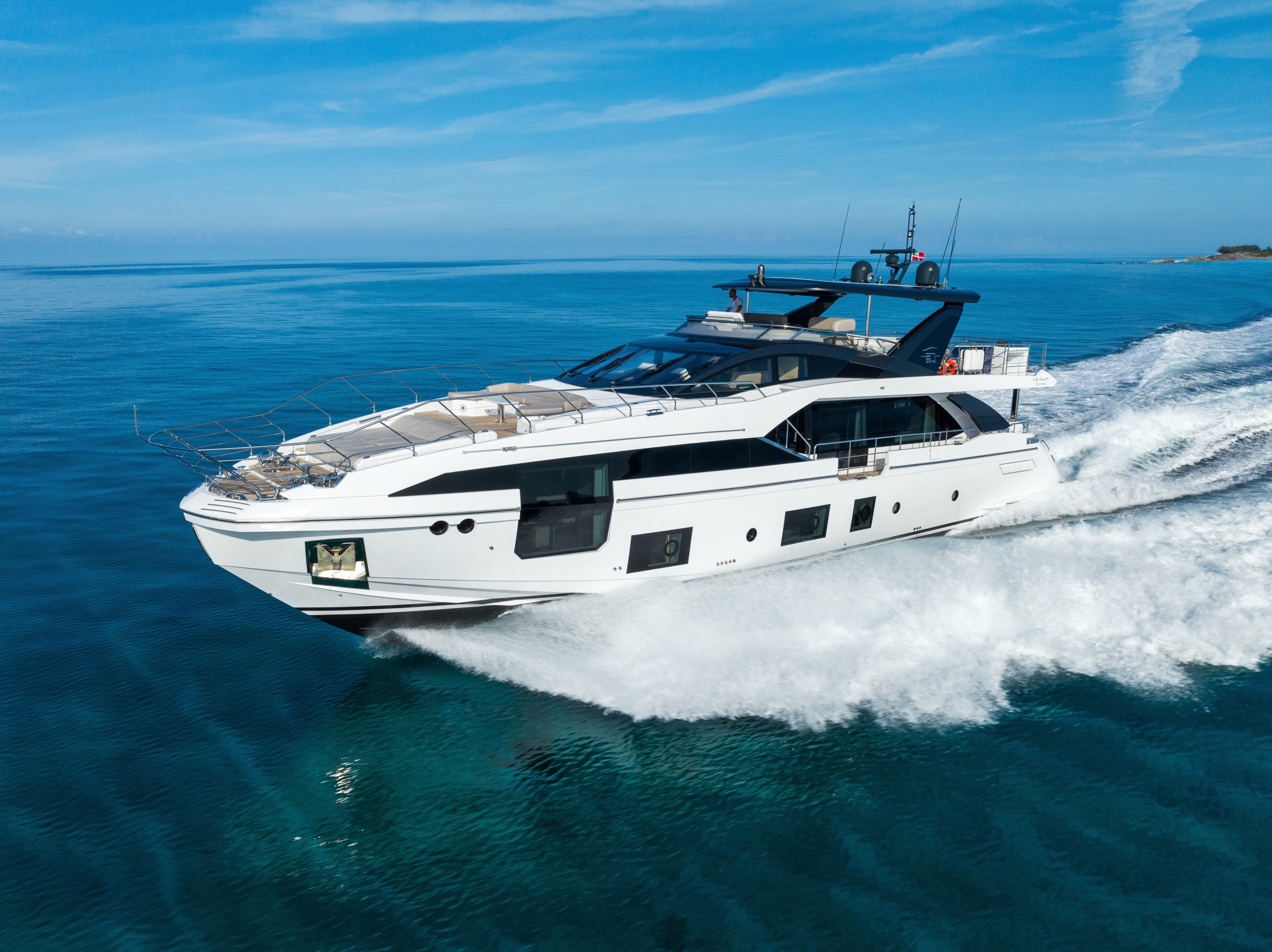 AZIMUT 88 — Azimut Motor Yacht, 26.82m, charter in East Coast United States
