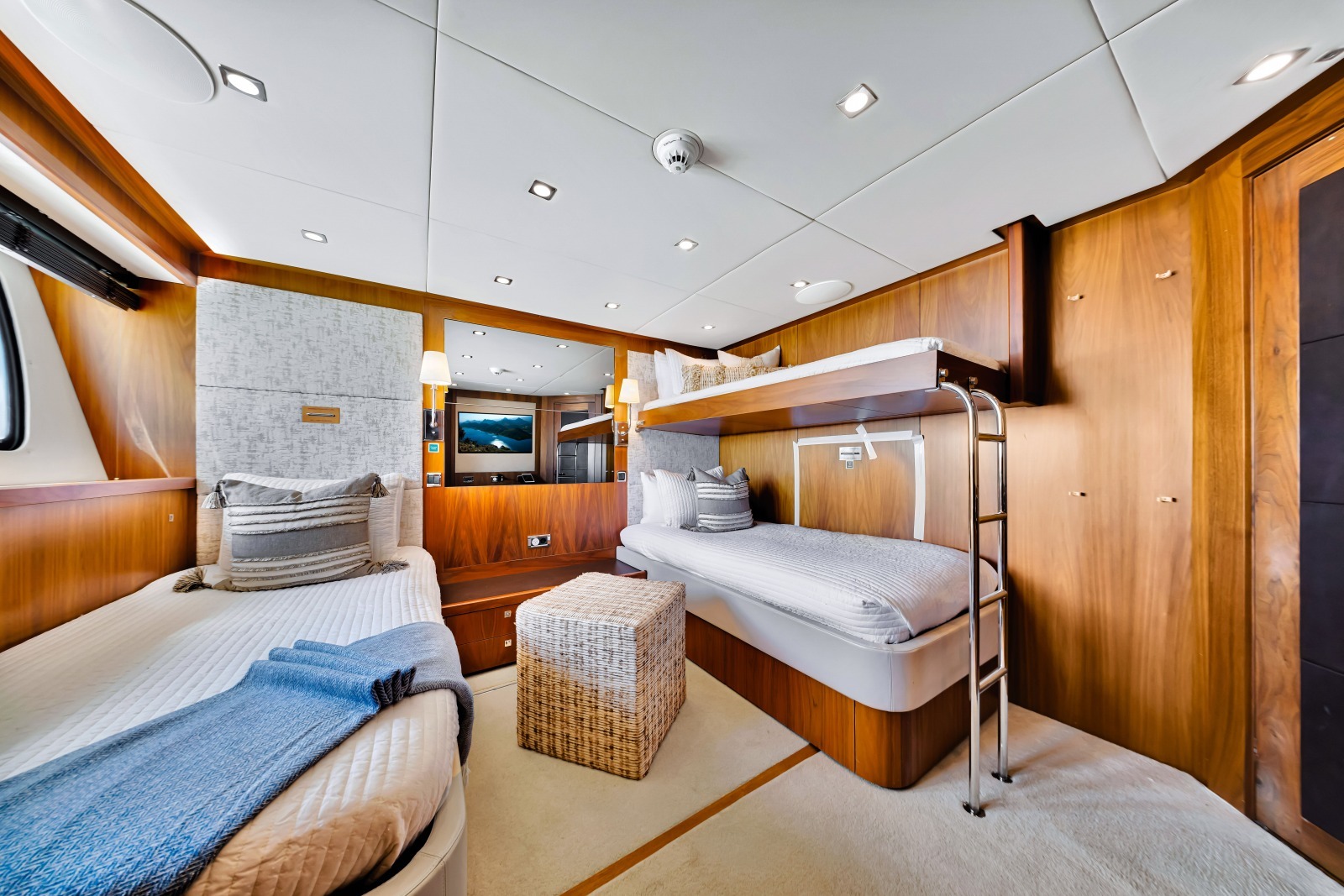 SUNSEEKER 130 in East Coast United States — view 7