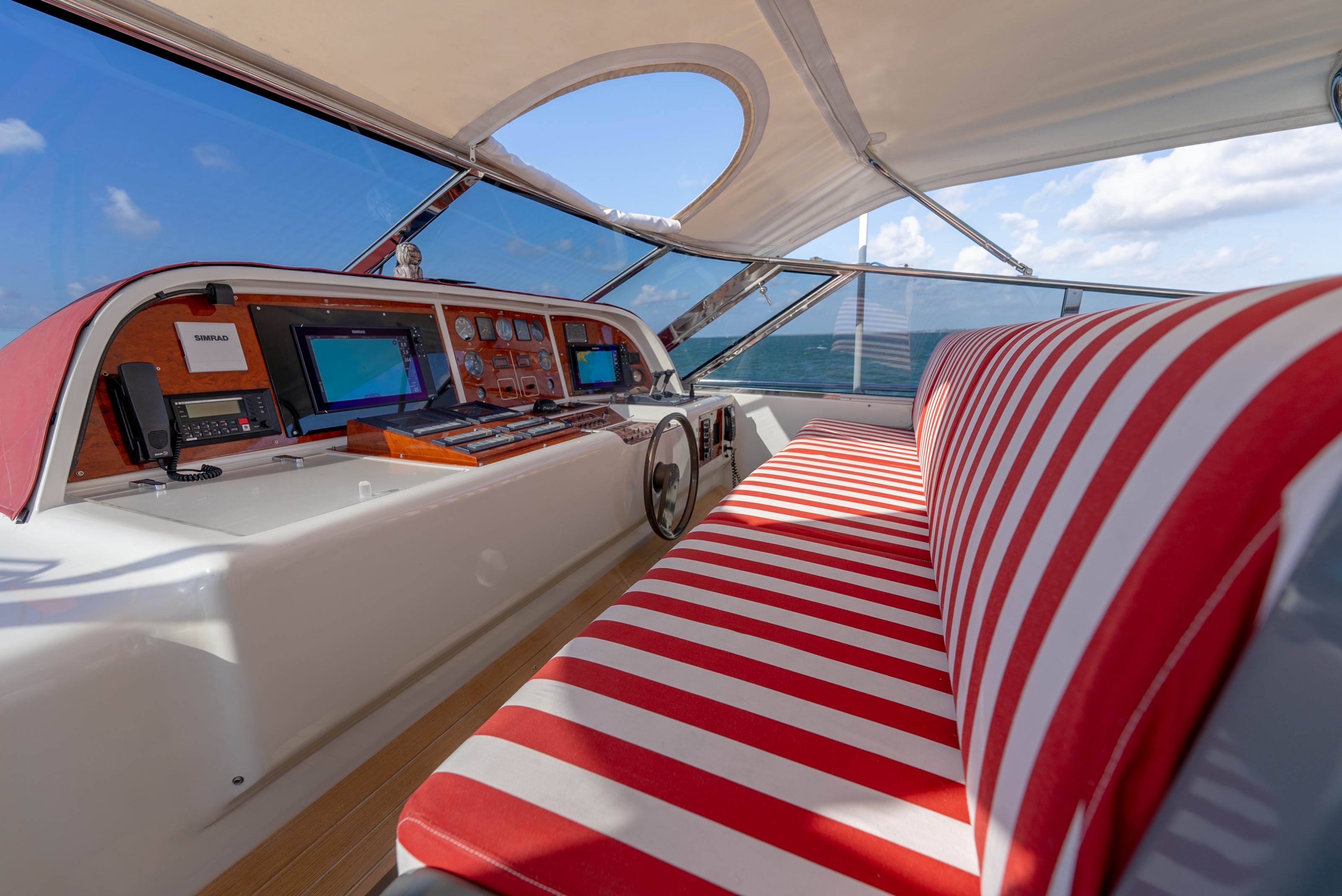 MANGUSTA 84 in East Coast United States — view 7