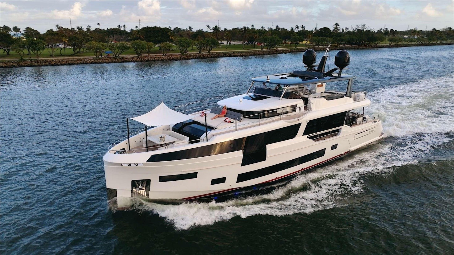 SIRENA 96 — Sirena Motor Yacht, 29.26m, charter in East Coast United States