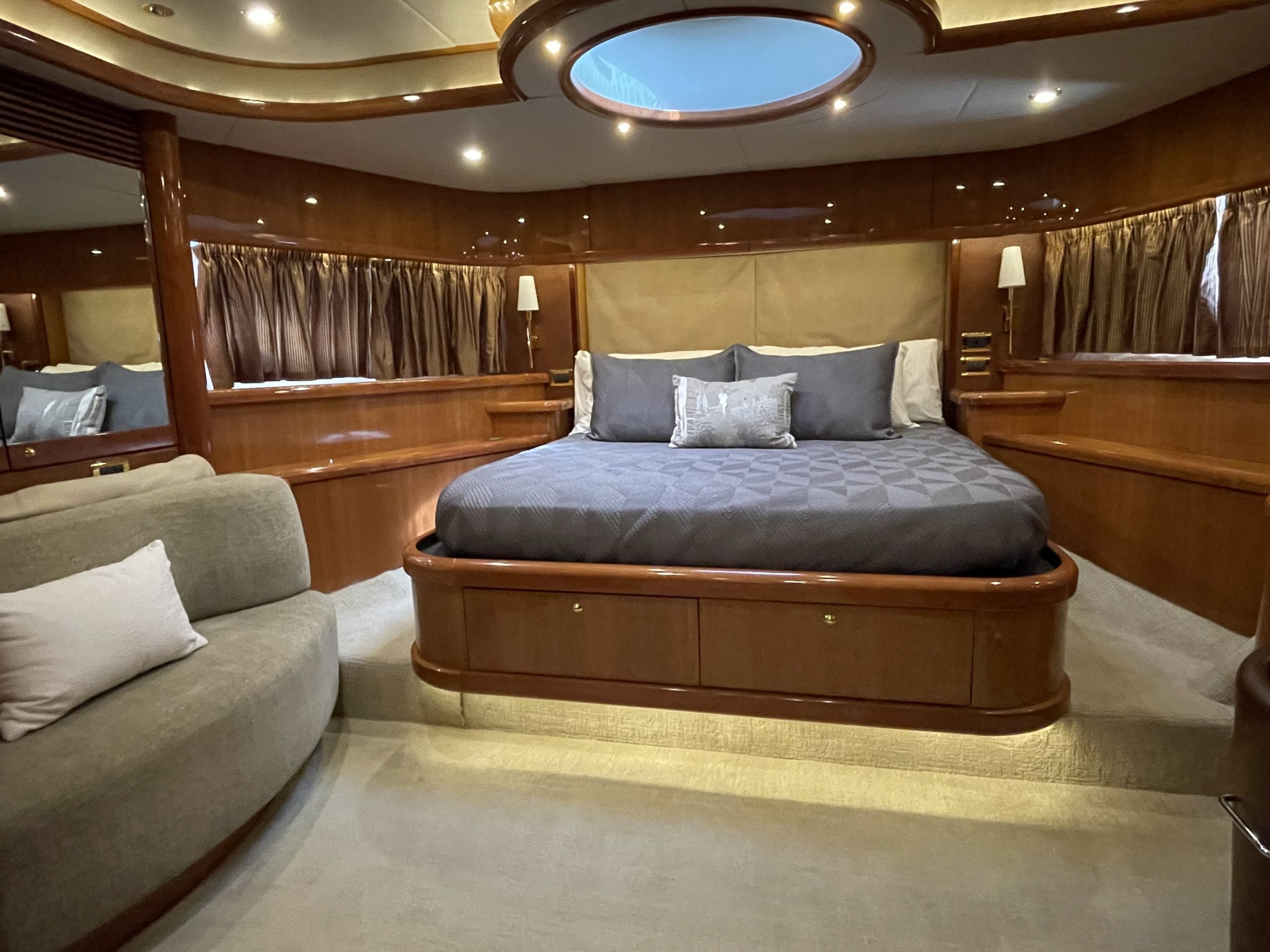 SUNSEEKER MANHATTAN 83 in East Coast United States — view 2