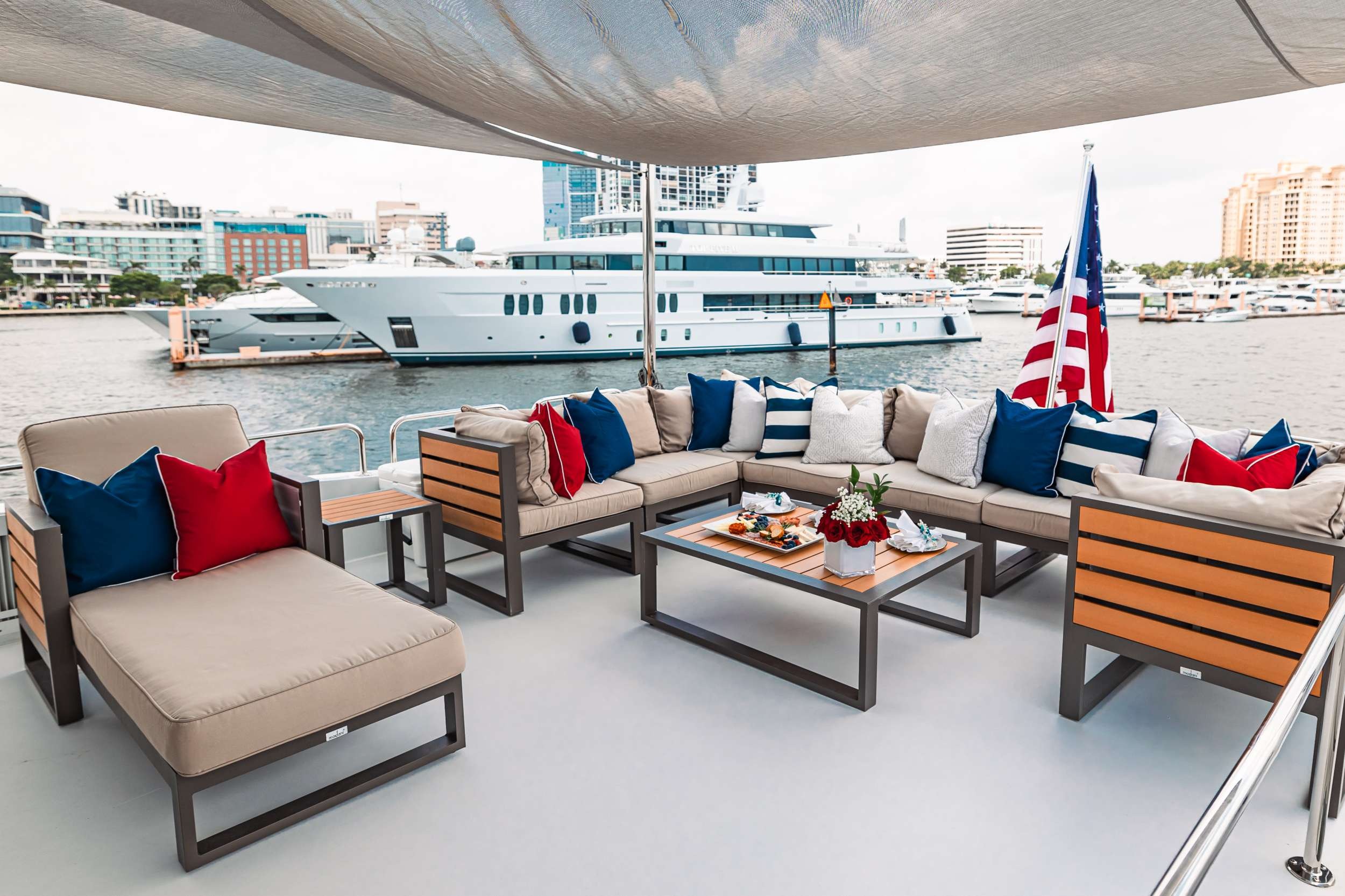 HATTERAS 85 in Caribbean — view 3