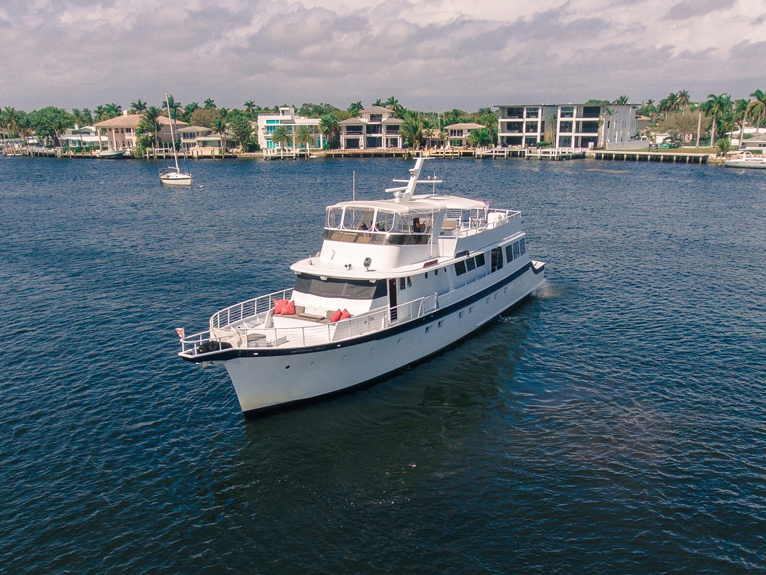 STRIKER 91 — Striker Motor Yacht, 27.74m, charter in East Coast United States