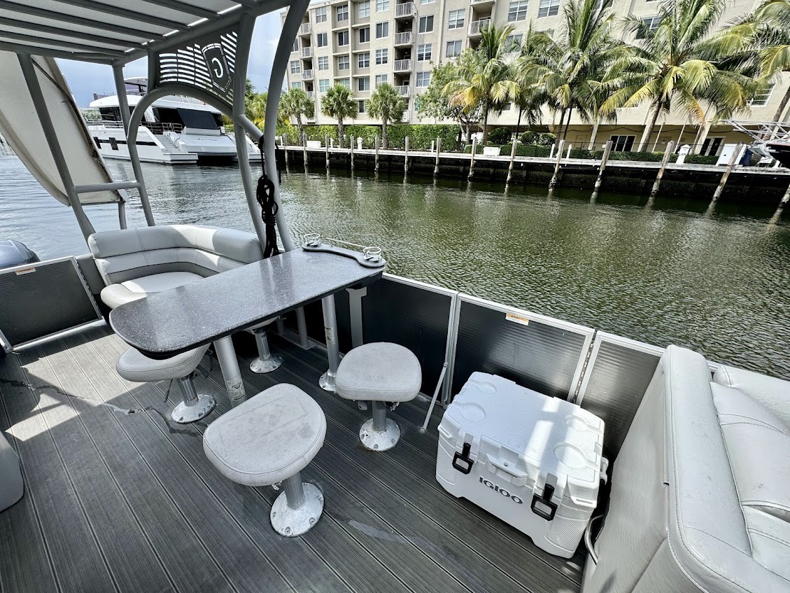 PONTOON BOAT IN FORT LAUDERDALE 27 in East Coast United States — view 6
