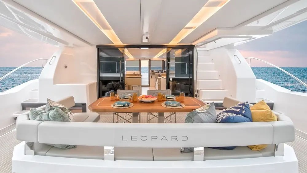 LEOPARD POWER CATAMARAN 46 in East Coast United States — view 6