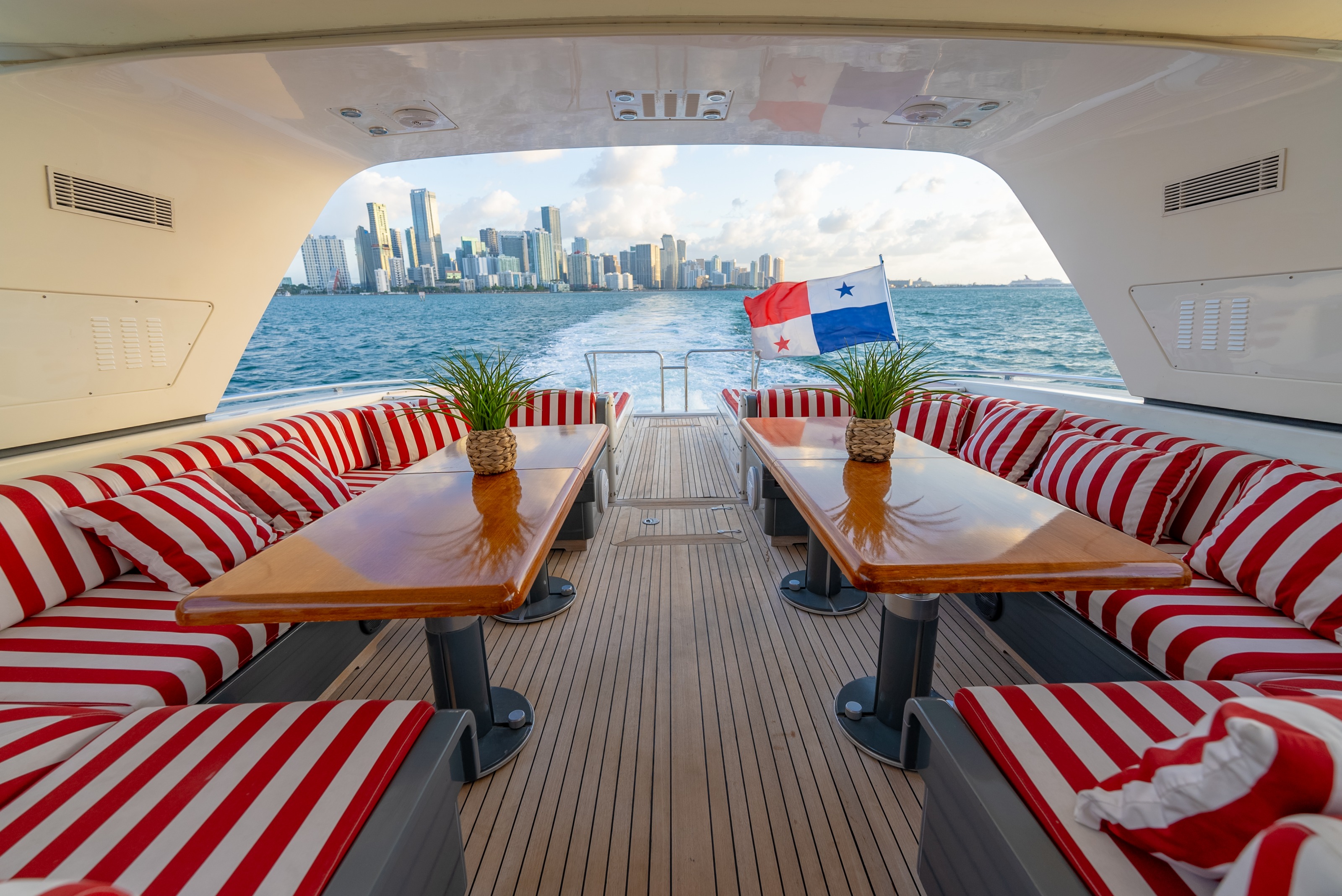 MANGUSTA 84 in East Coast United States — view 8