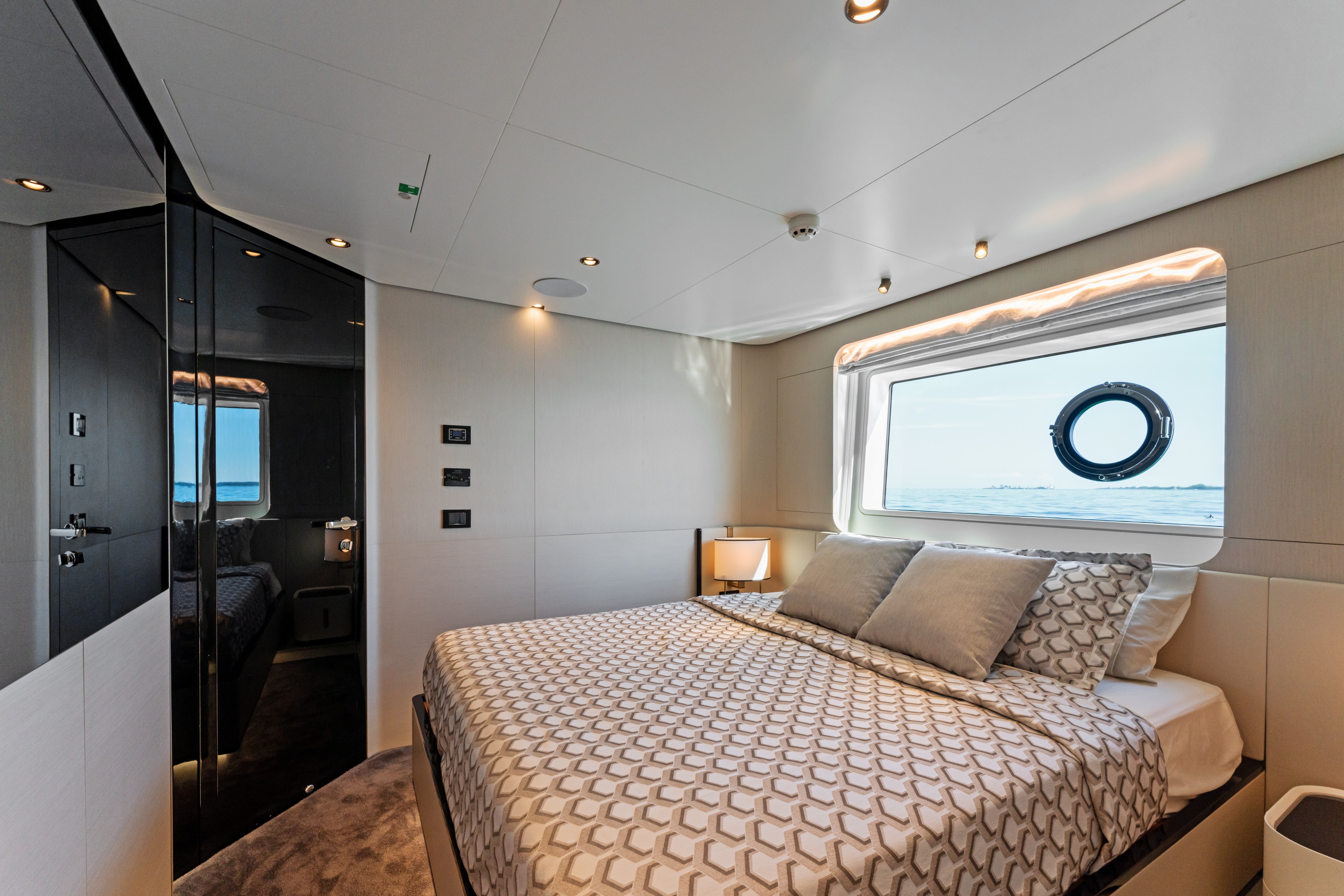 AZIMUT 88 in East Coast United States — view 6