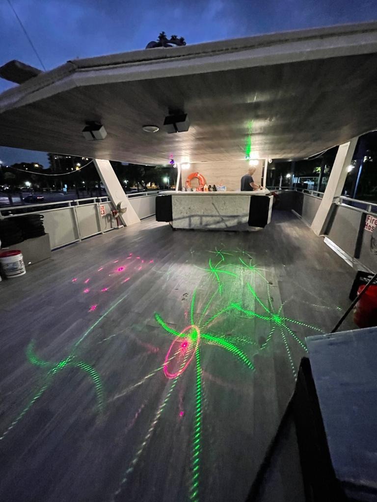 PARTY BOAT 100 — Party Boat Motor Yacht, 30.48m, charter in East Coast United States