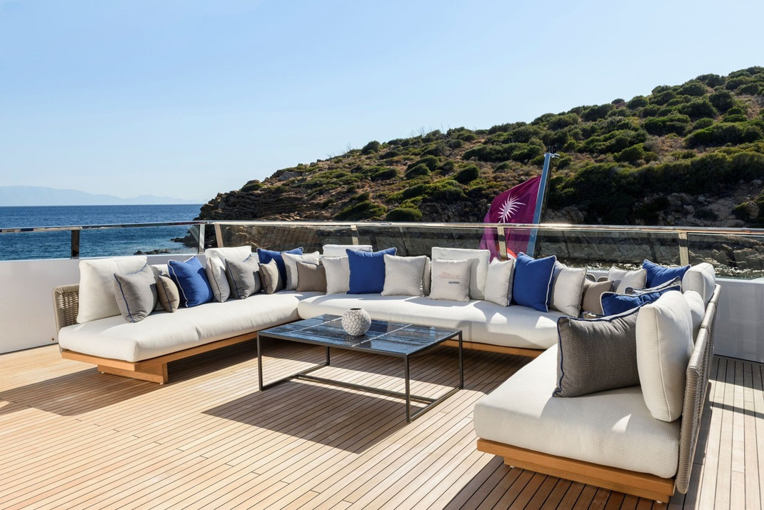 LEGASEA — Exterior deck lounge seating